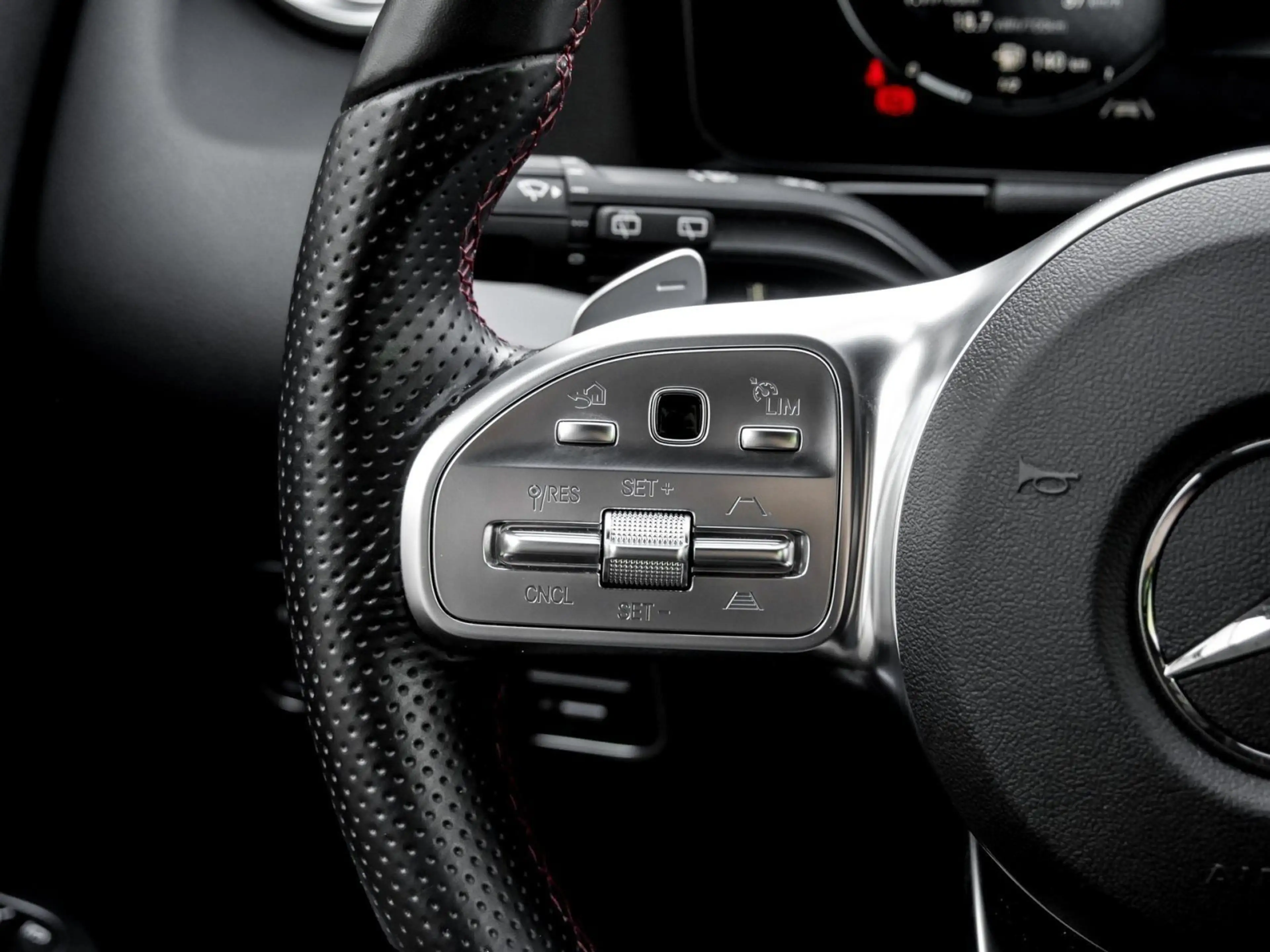 Mercedes-Benz GLA 250 AMG LINE+DISTRONIC+RFK+AHK — photo 16
