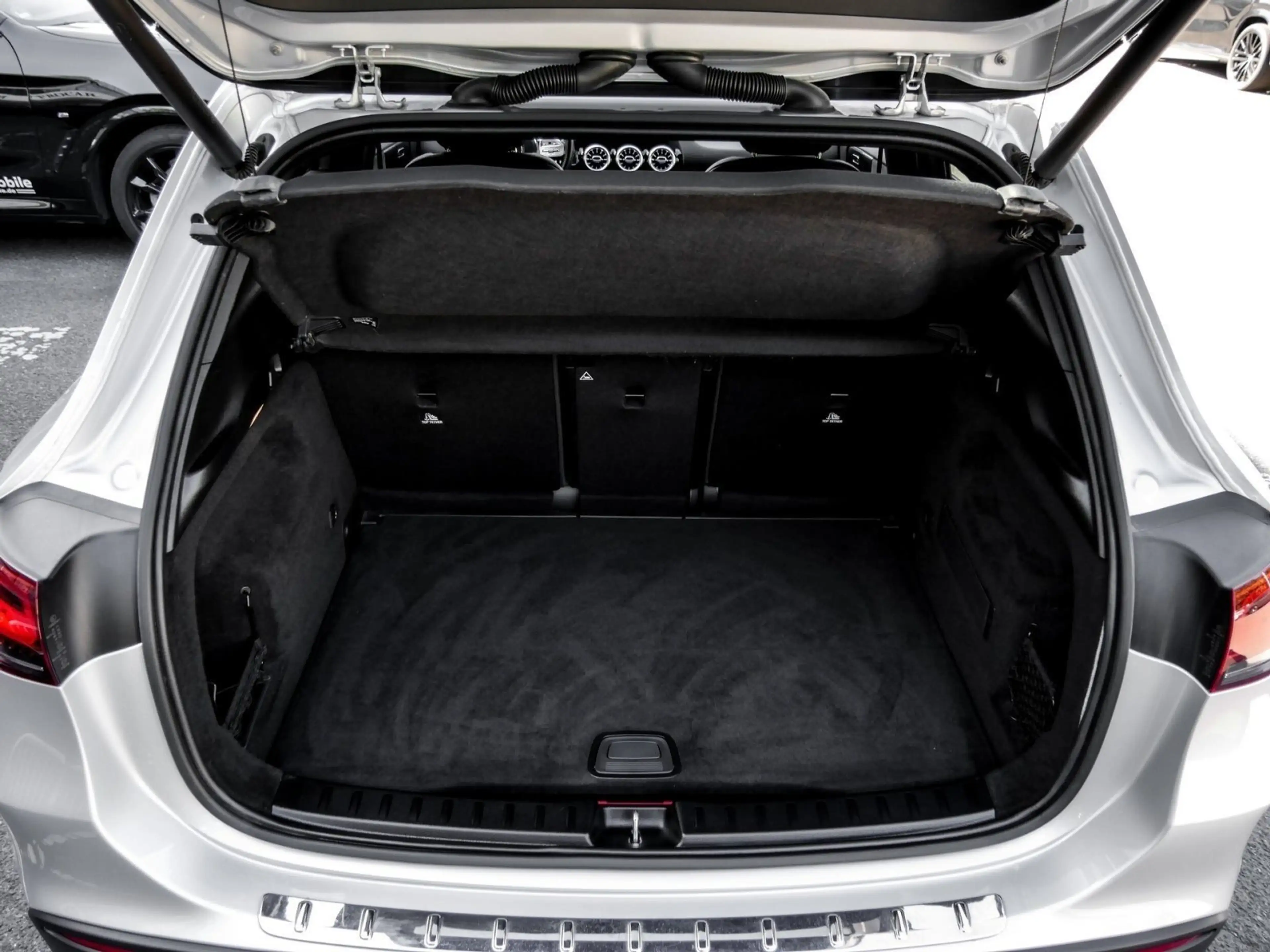 Mercedes-Benz GLA 250 AMG LINE+DISTRONIC+RFK+AHK — photo 12