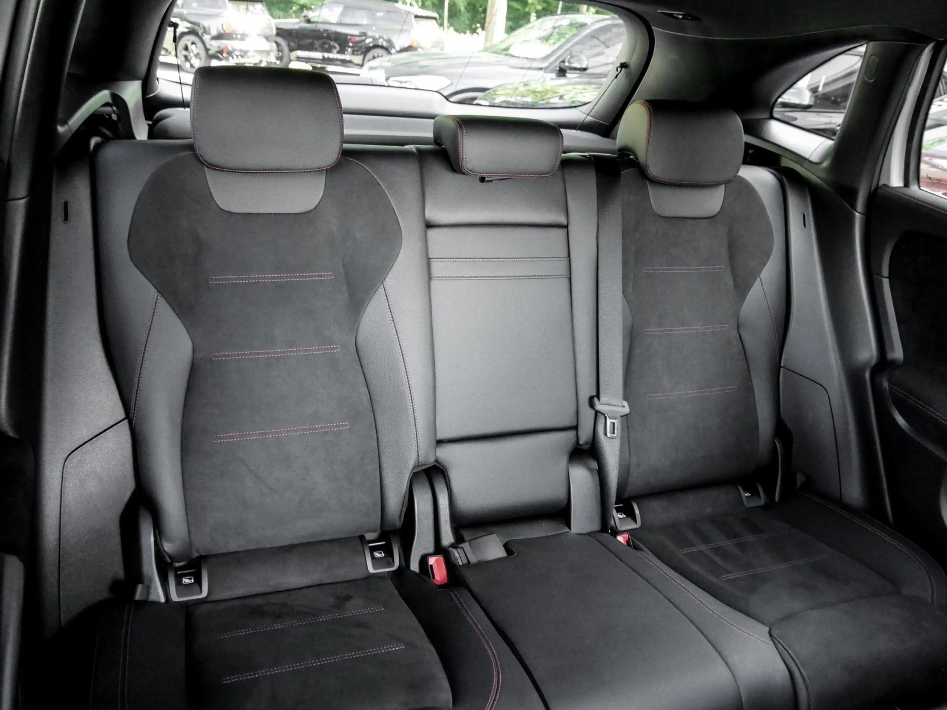 Mercedes-Benz GLA 250 AMG LINE+DISTRONIC+RFK+AHK — photo 4