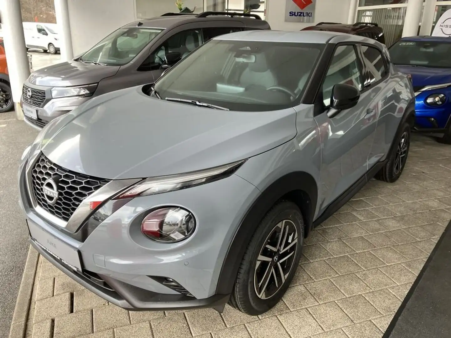 Nissan Juke 1,0 DIG-T N-Connecta PDC, LED Grau - 1