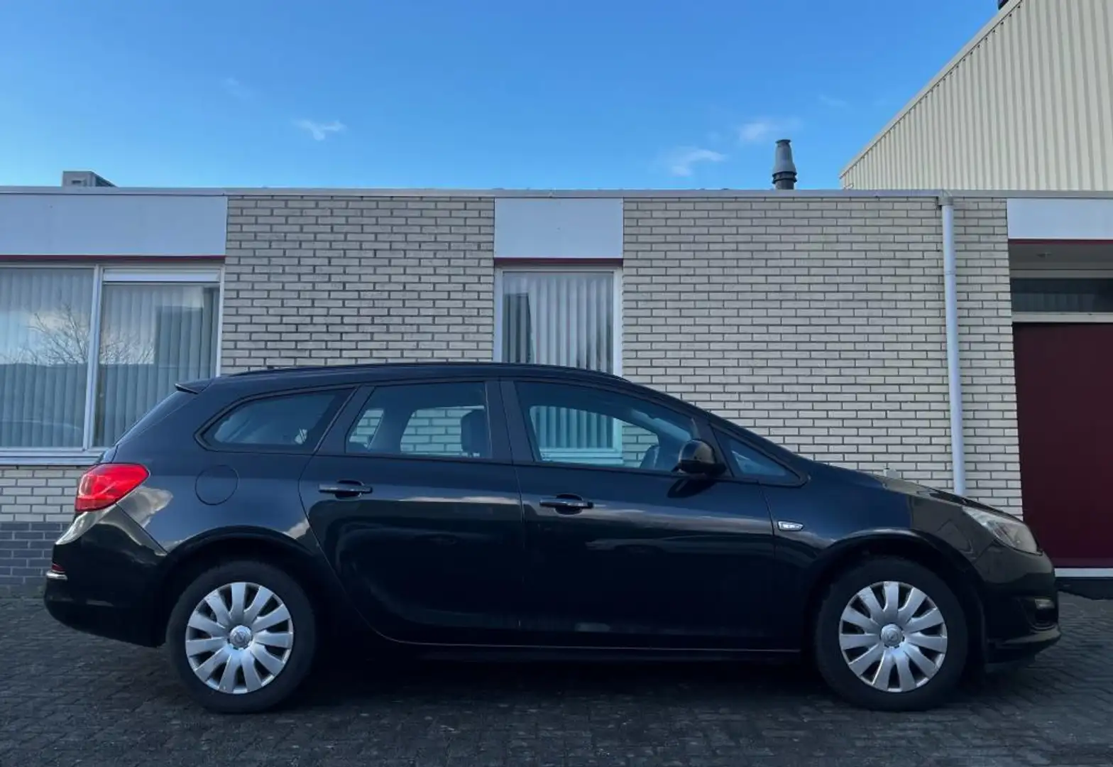 Opel Astra Sports Tourer 1.4 Business +TREKHAAK, Negro - 2