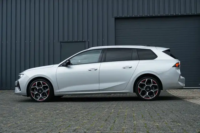 Opel Astra view 4