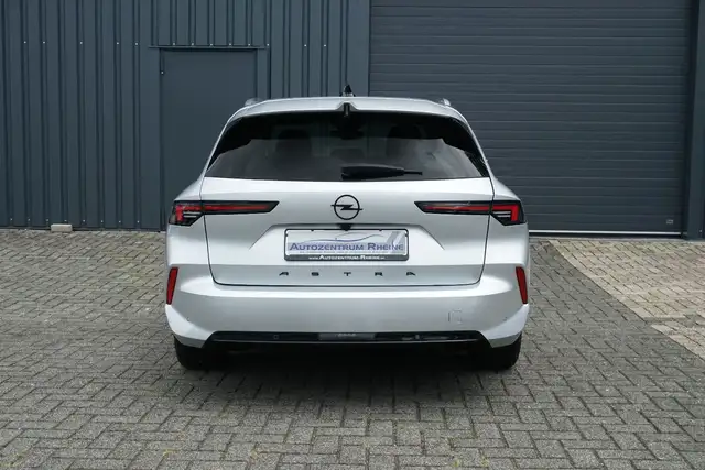 Opel Astra view 6