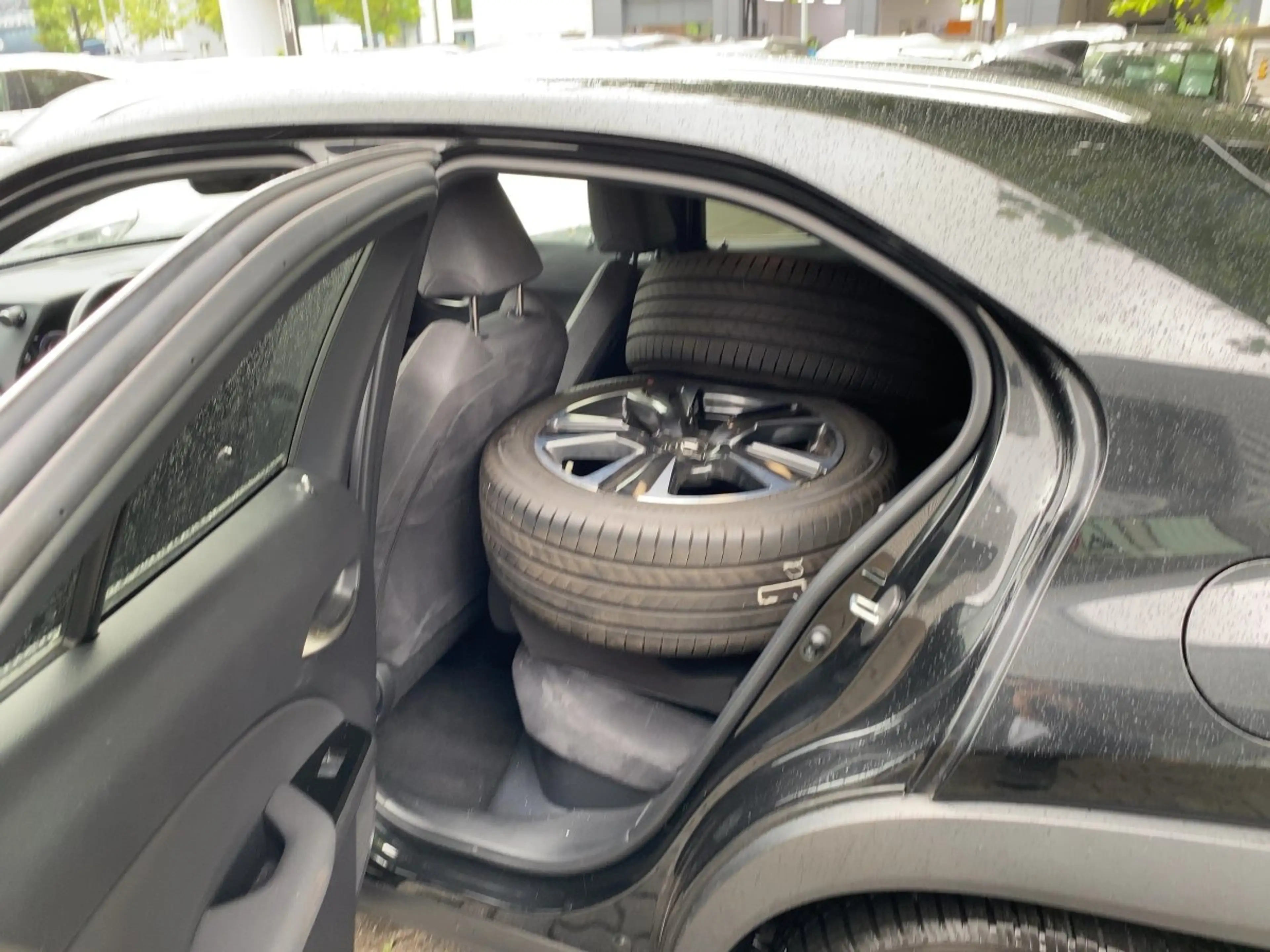 Lexus UX 250h UX 250 h Style Edition zuverlässiger Crossover — photo 11