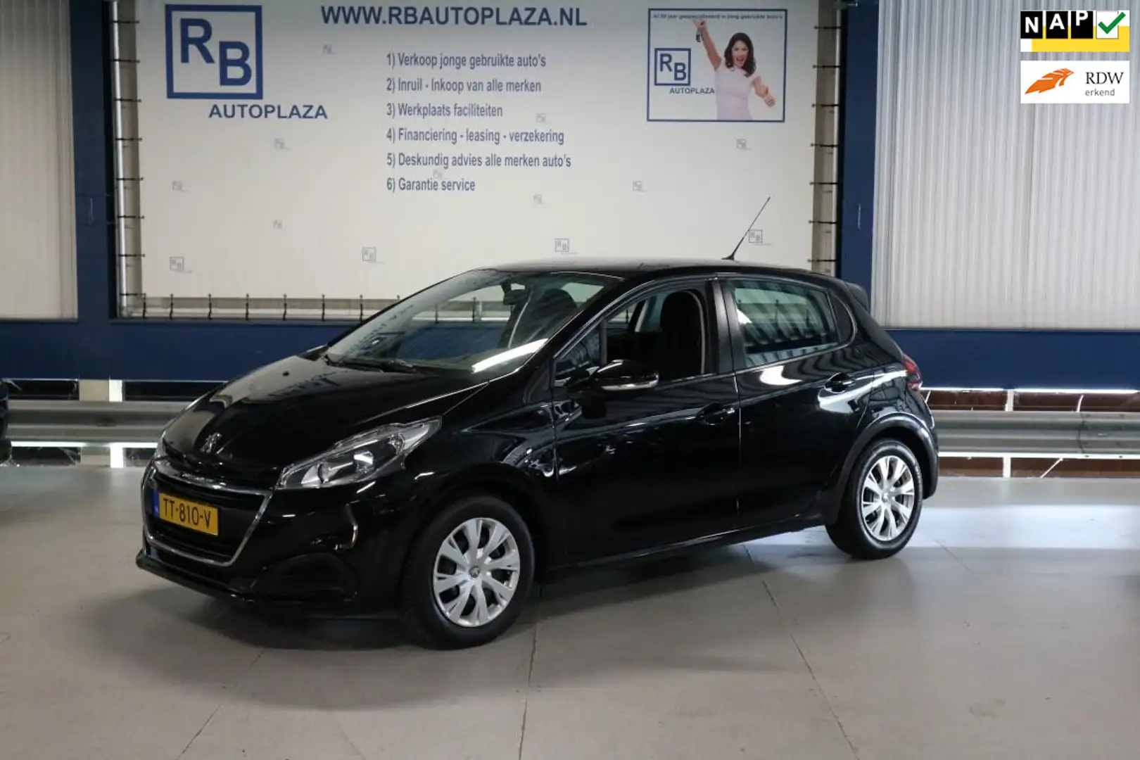 Peugeot 208 1.2 PureTech Active NAP / NAVI / TOPPER ! Zwart - 1