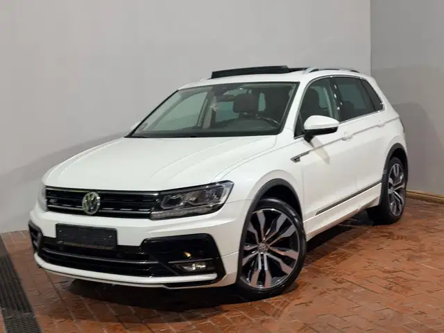 Volkswagen Tiguan R-Line+Highline Pano Keyless el. AHK