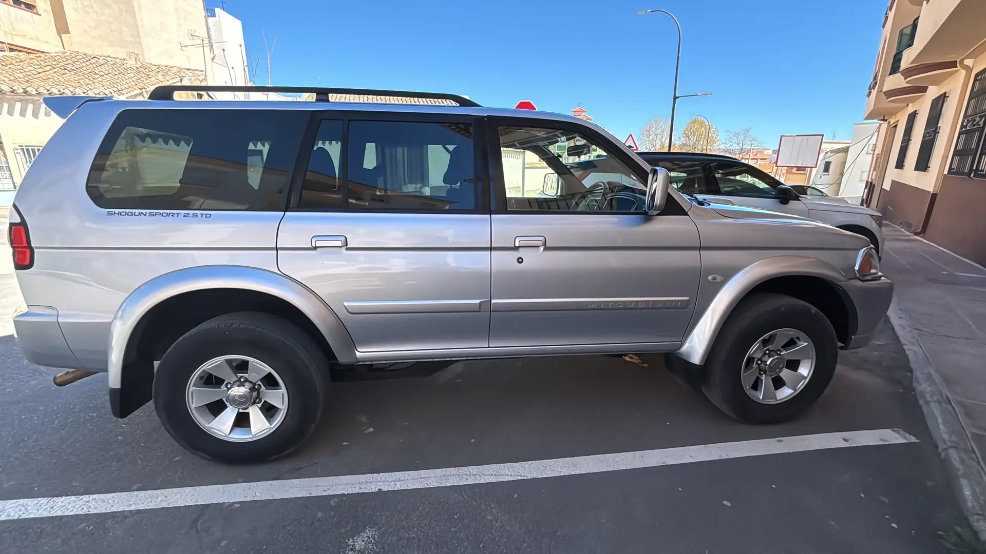 Mitsubishi Montero 2.5 TD 115 GLS - 1