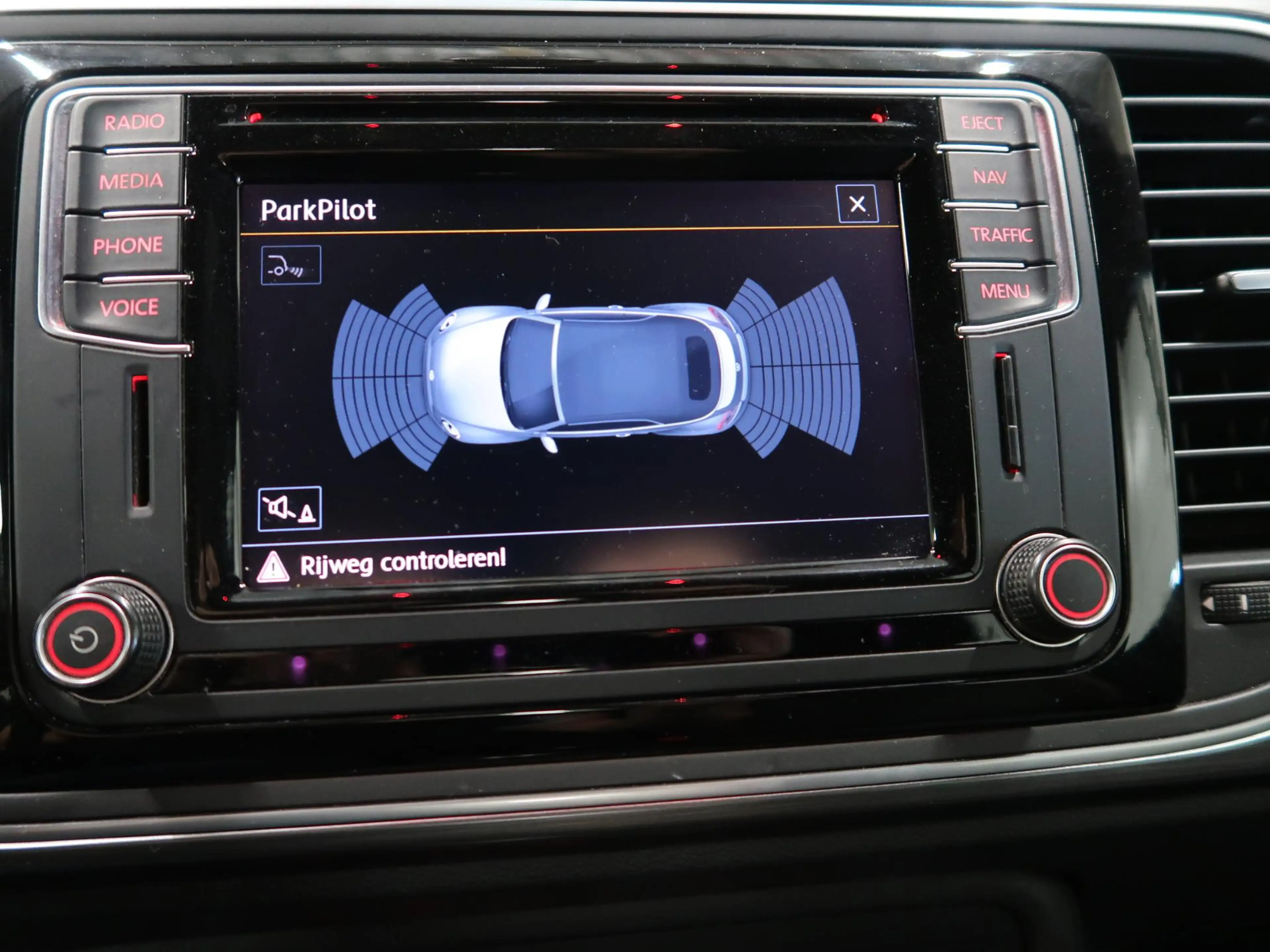 Volkswagen Beetle Cabriolet 1.2 TSI Allstar Camera Navigatie App con — photo 13