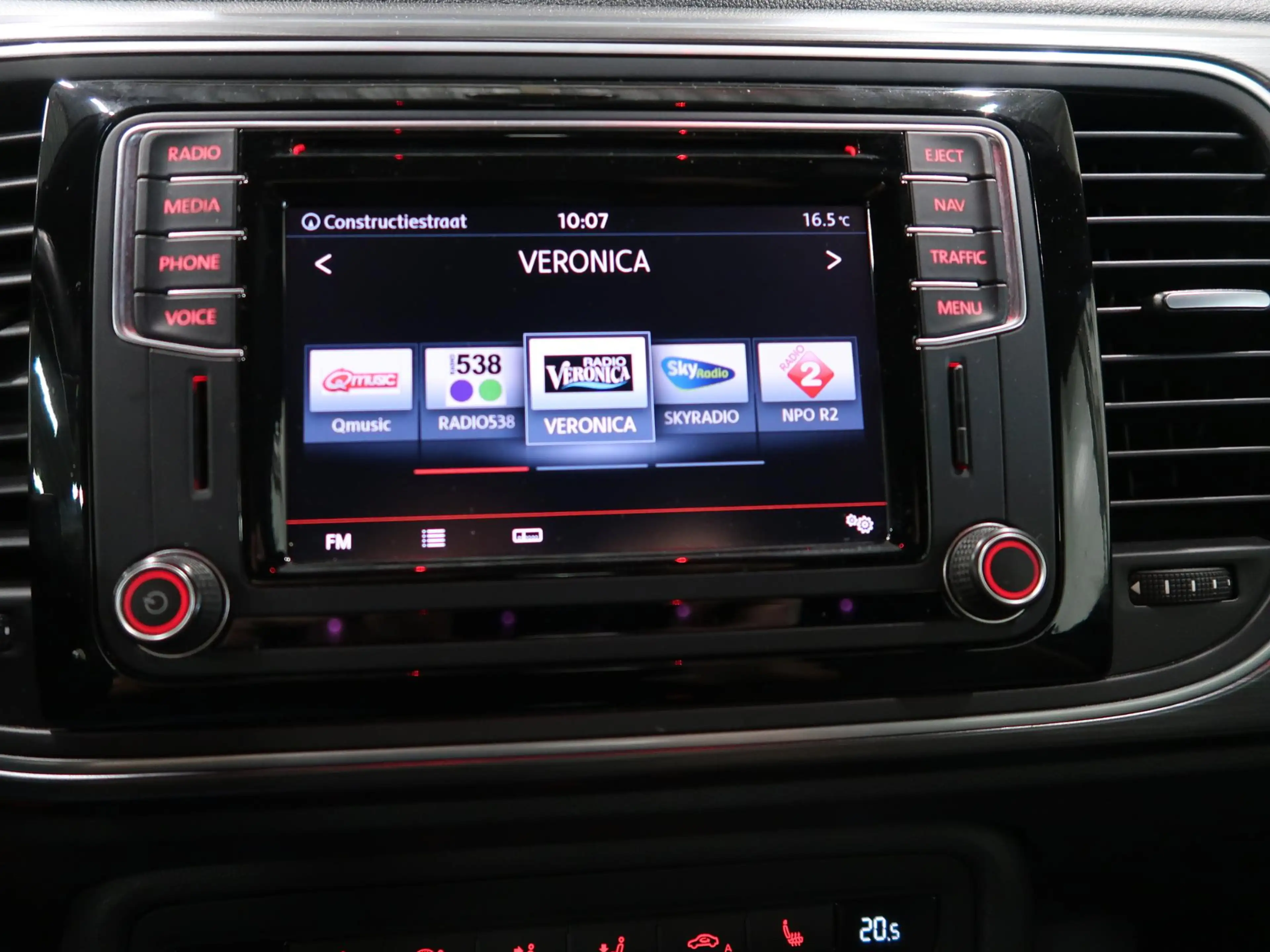 Volkswagen Beetle Cabriolet 1.2 TSI Allstar Camera Navigatie App con — photo 34