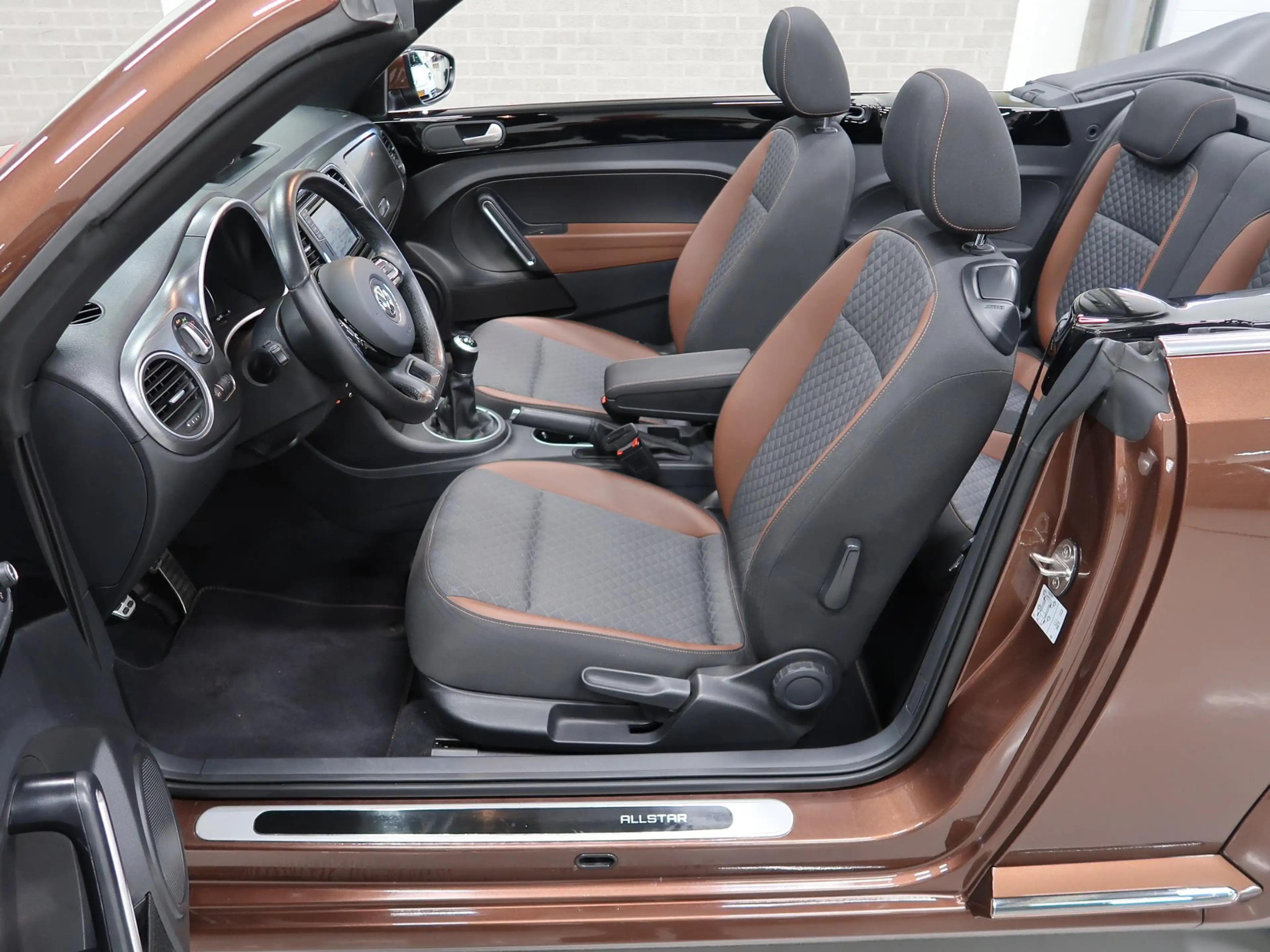 Volkswagen Beetle Cabriolet 1.2 TSI Allstar Camera Navigatie App con — photo 43