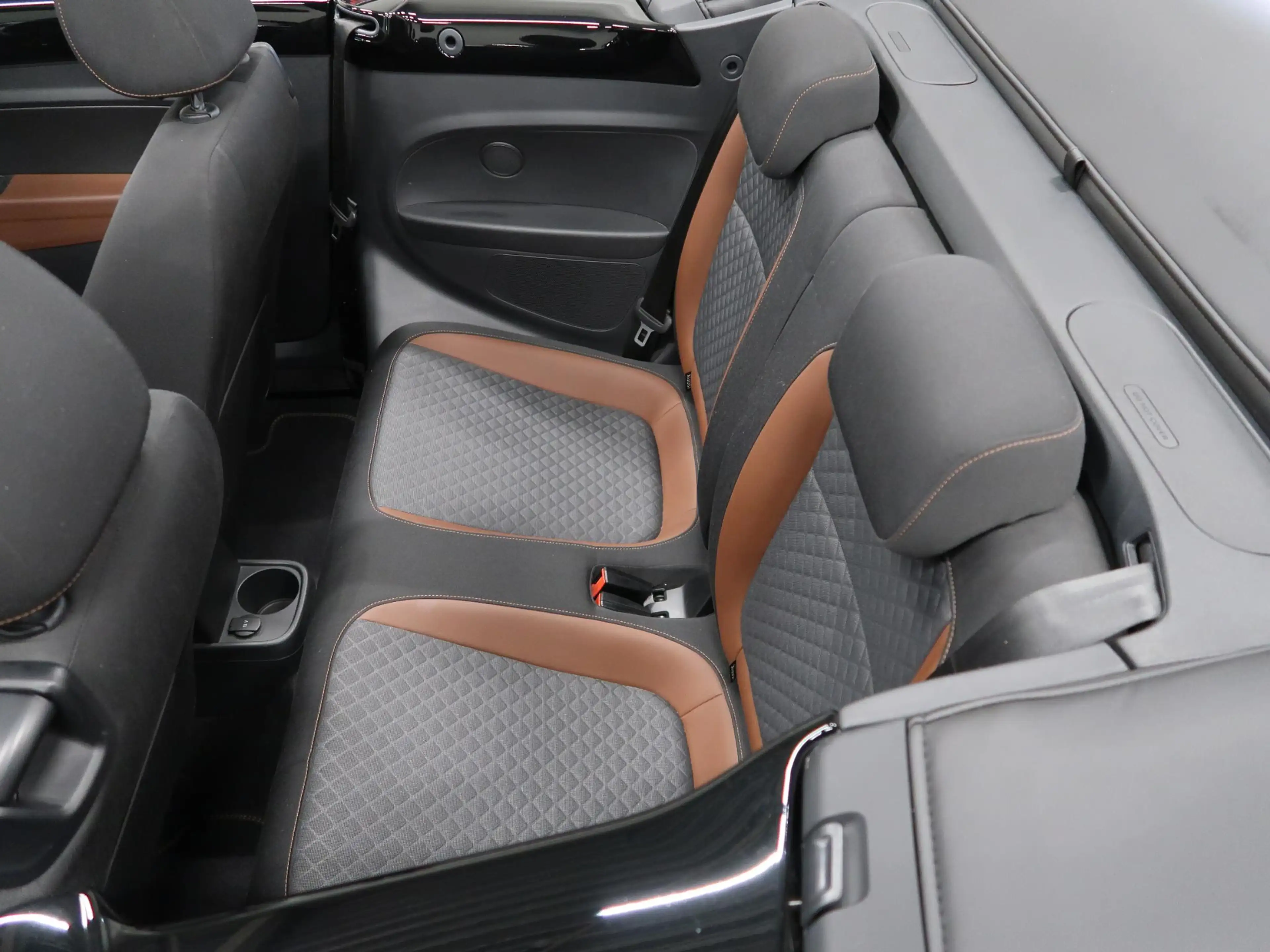 Volkswagen Beetle Cabriolet 1.2 TSI Allstar Camera Navigatie App con — photo 42