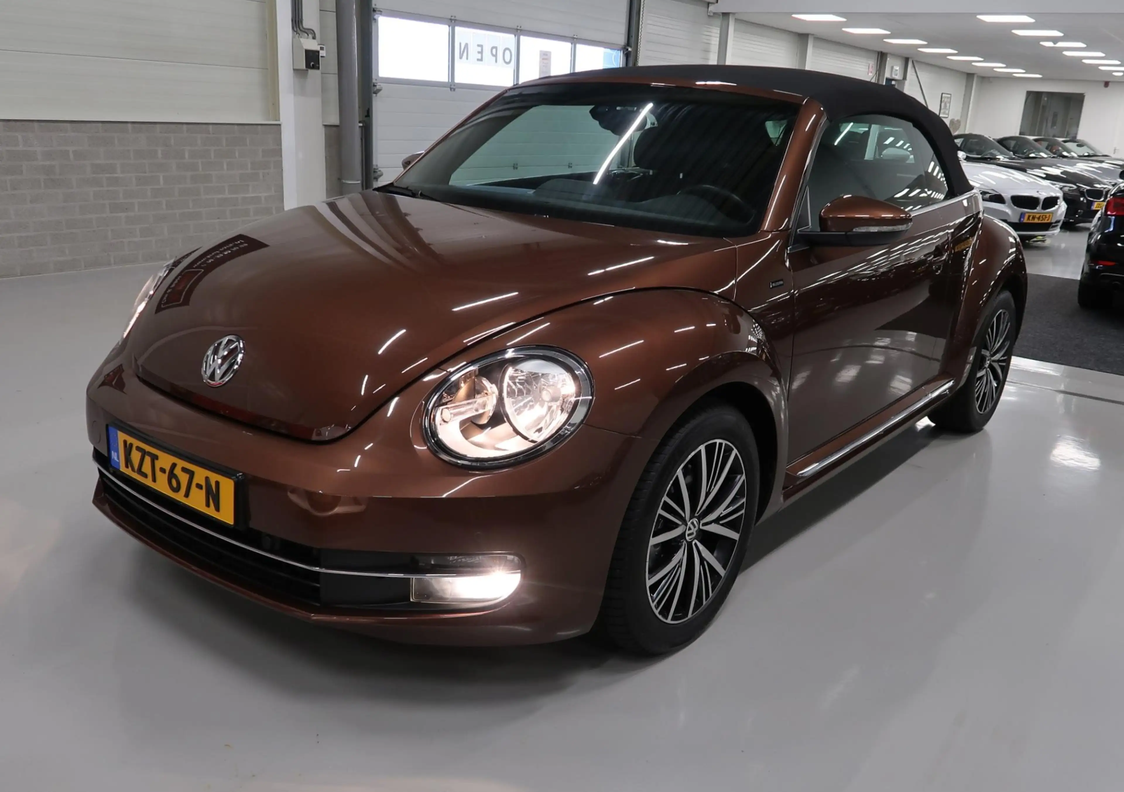Volkswagen Beetle Cabriolet 1.2 TSI Allstar Camera Navigatie App con — photo 25