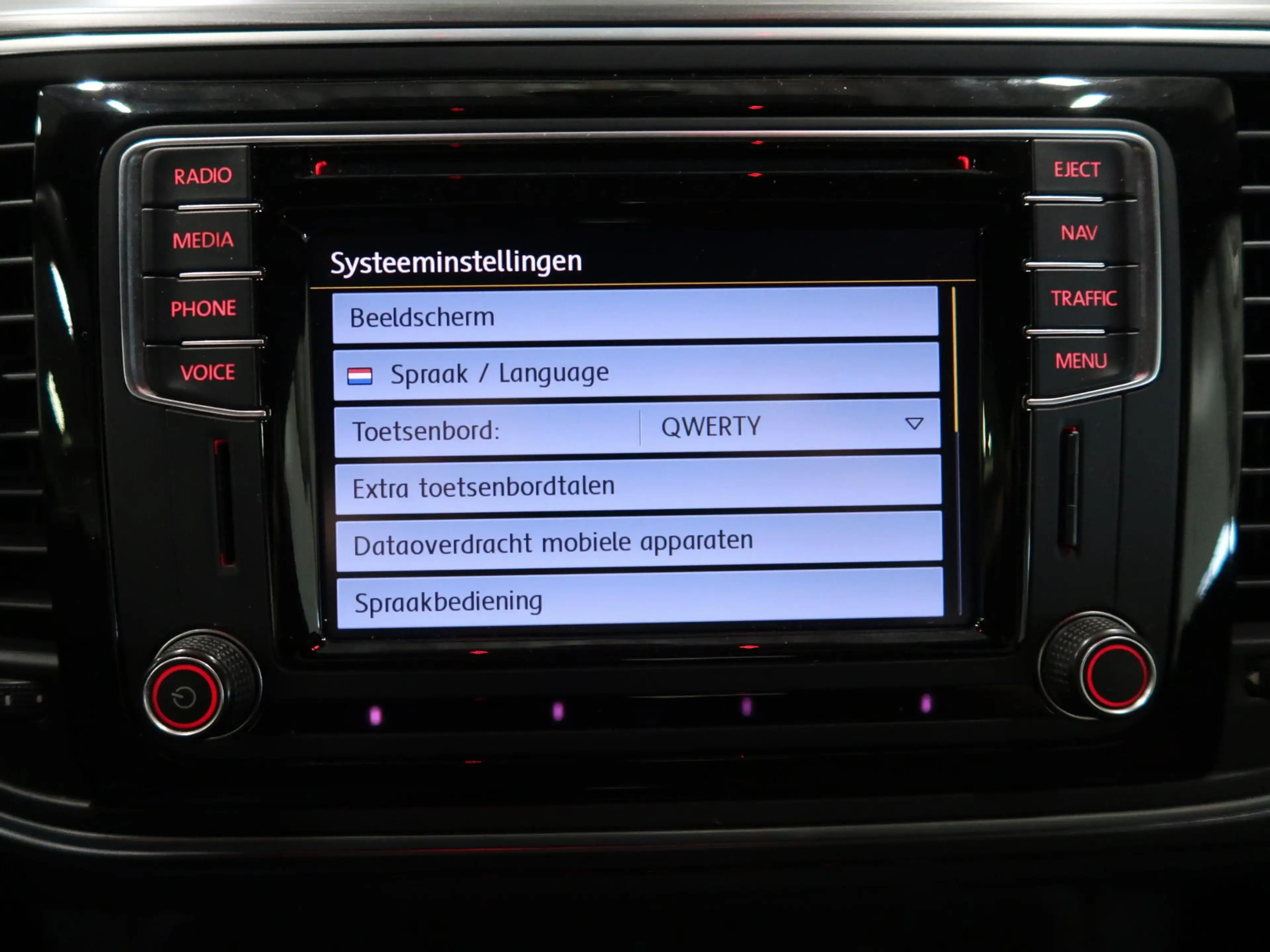 Volkswagen Beetle Cabriolet 1.2 TSI Allstar Camera Navigatie App con — photo 40