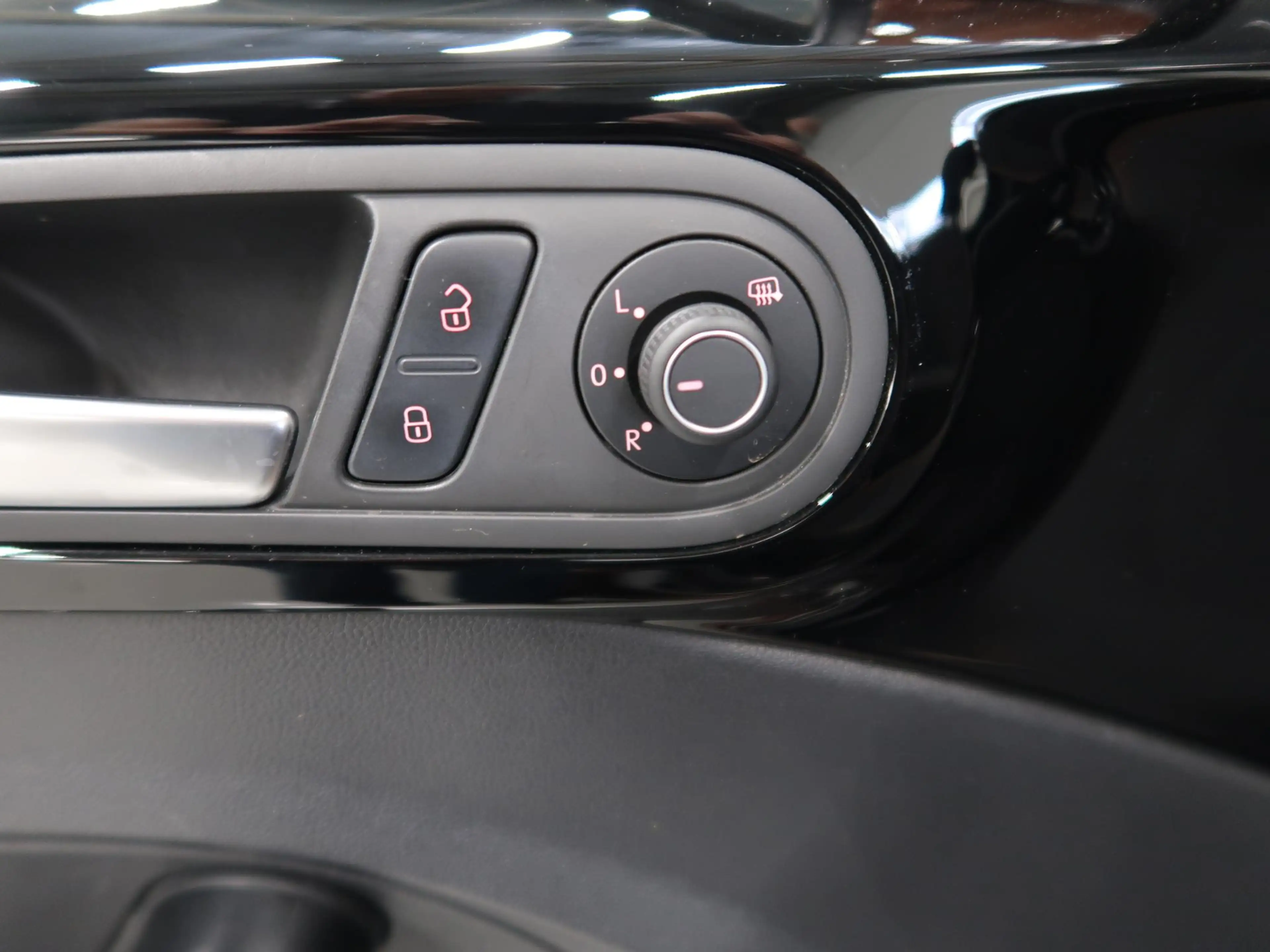 Volkswagen Beetle Cabriolet 1.2 TSI Allstar Camera Navigatie App con — photo 45