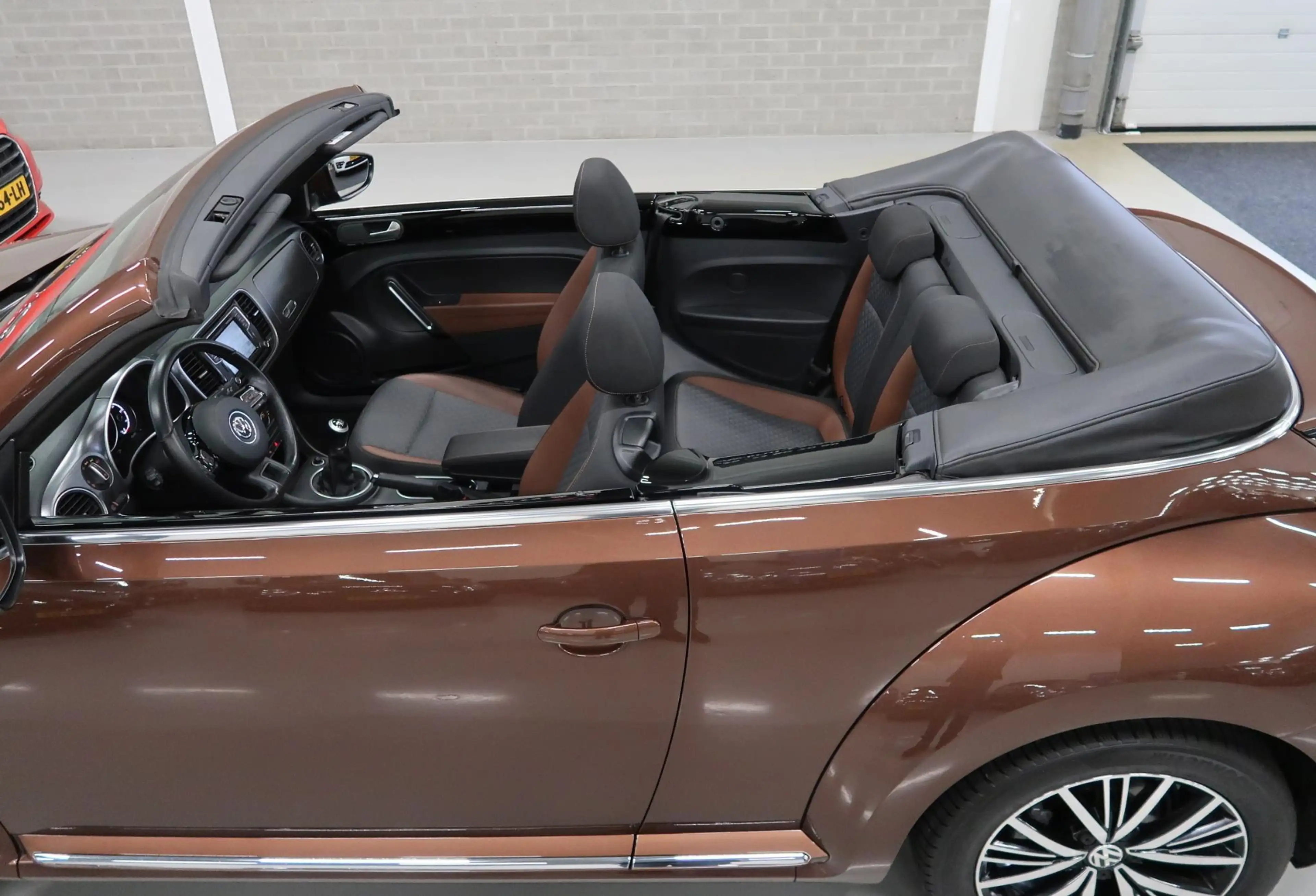 Volkswagen Beetle Cabriolet 1.2 TSI Allstar Camera Navigatie App con — photo 5