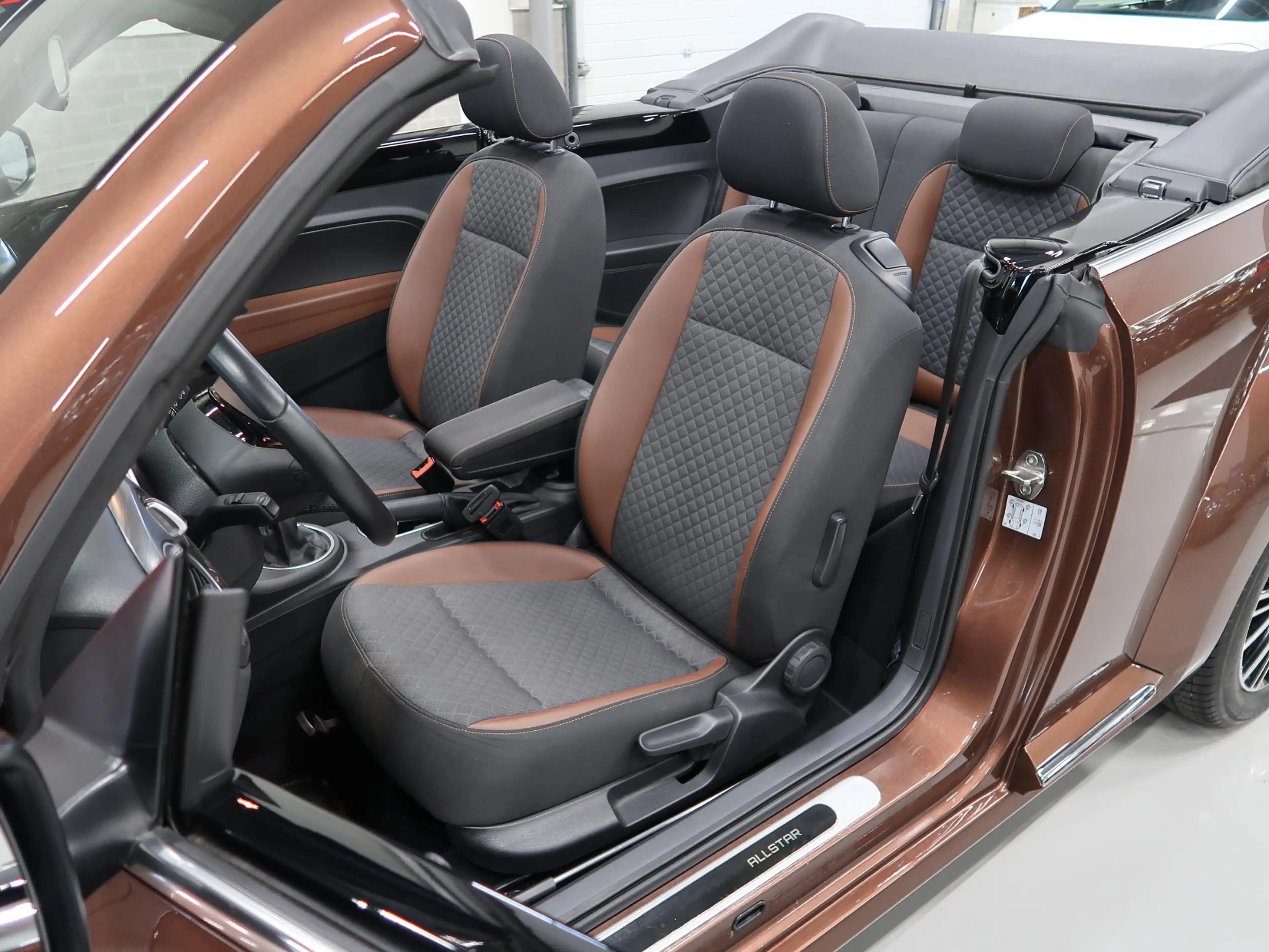 Volkswagen Beetle Cabriolet 1.2 TSI Allstar Camera Navigatie App con — photo 44