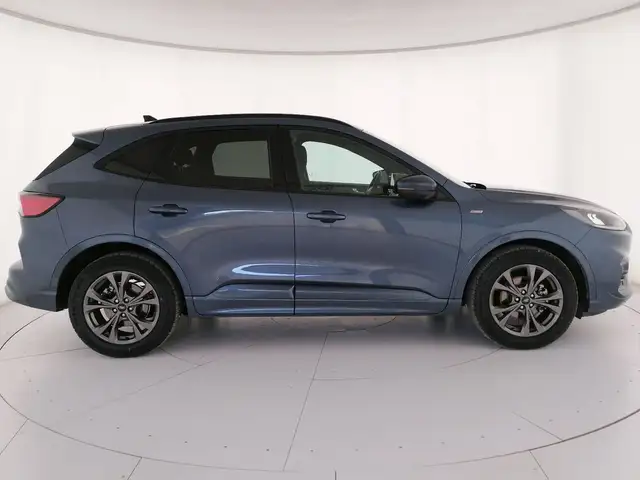 Ford Kuga view 3