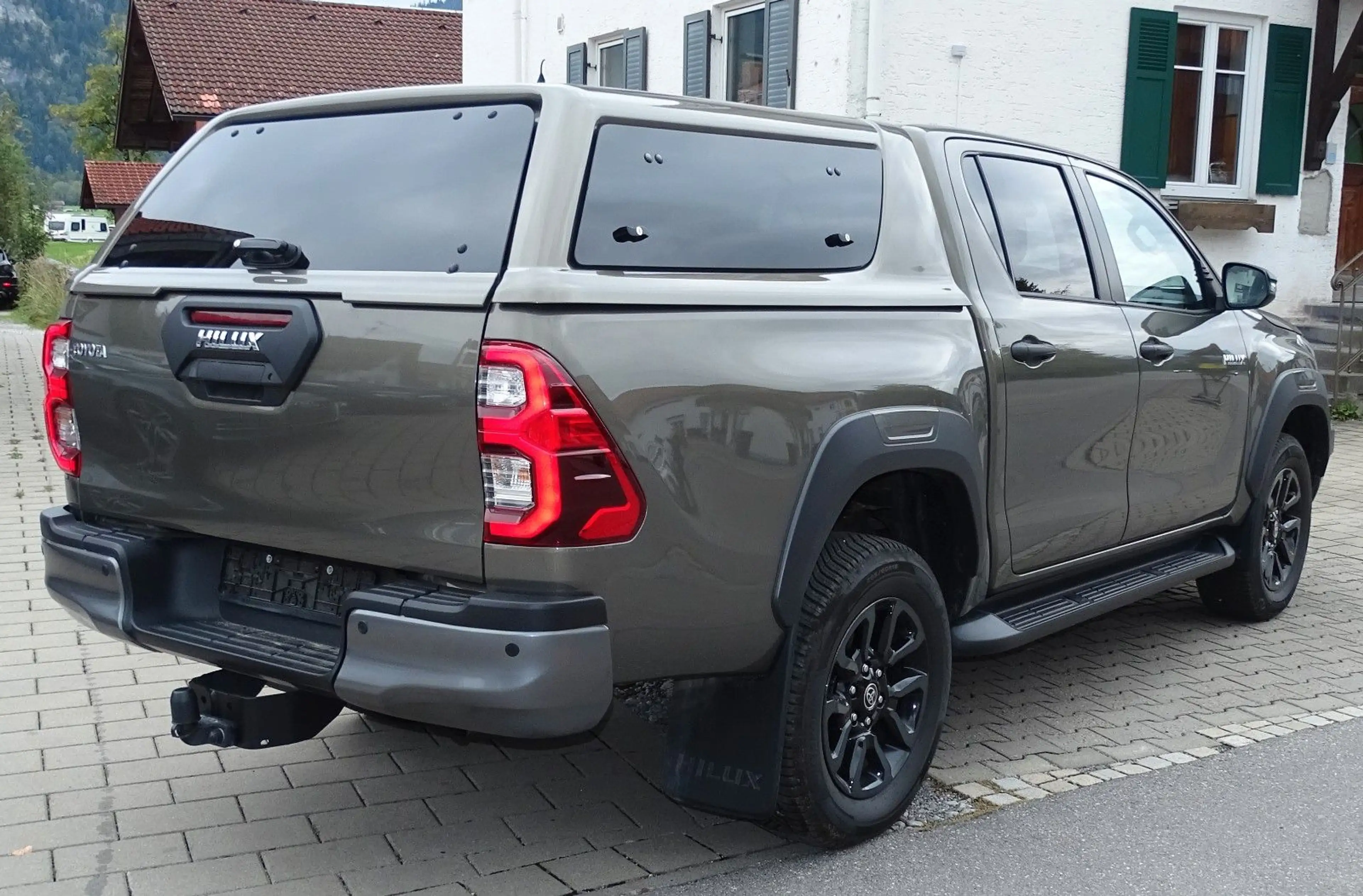 Toyota Hilux Double Cab Invincible 4x4 — photo 6