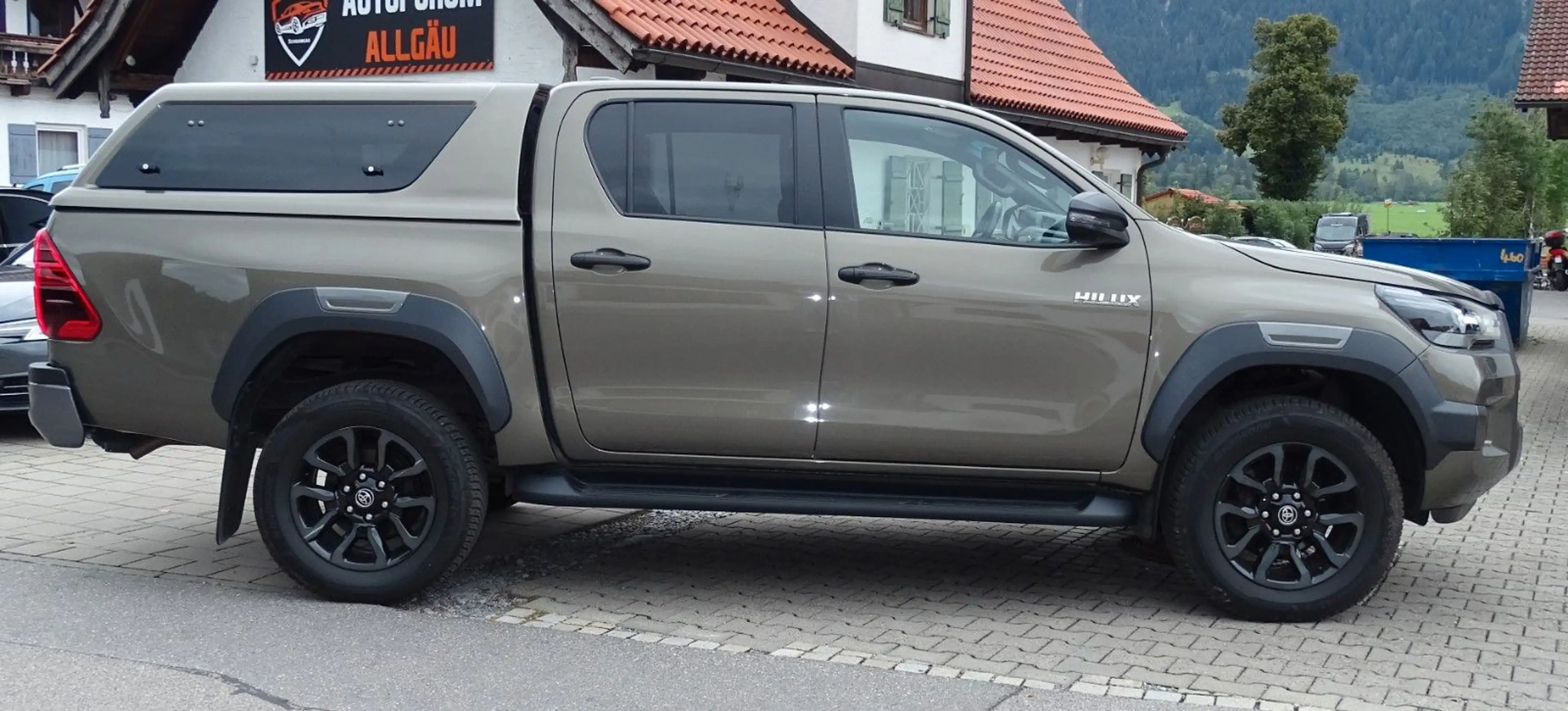 Toyota Hilux Double Cab Invincible 4x4 — photo 8