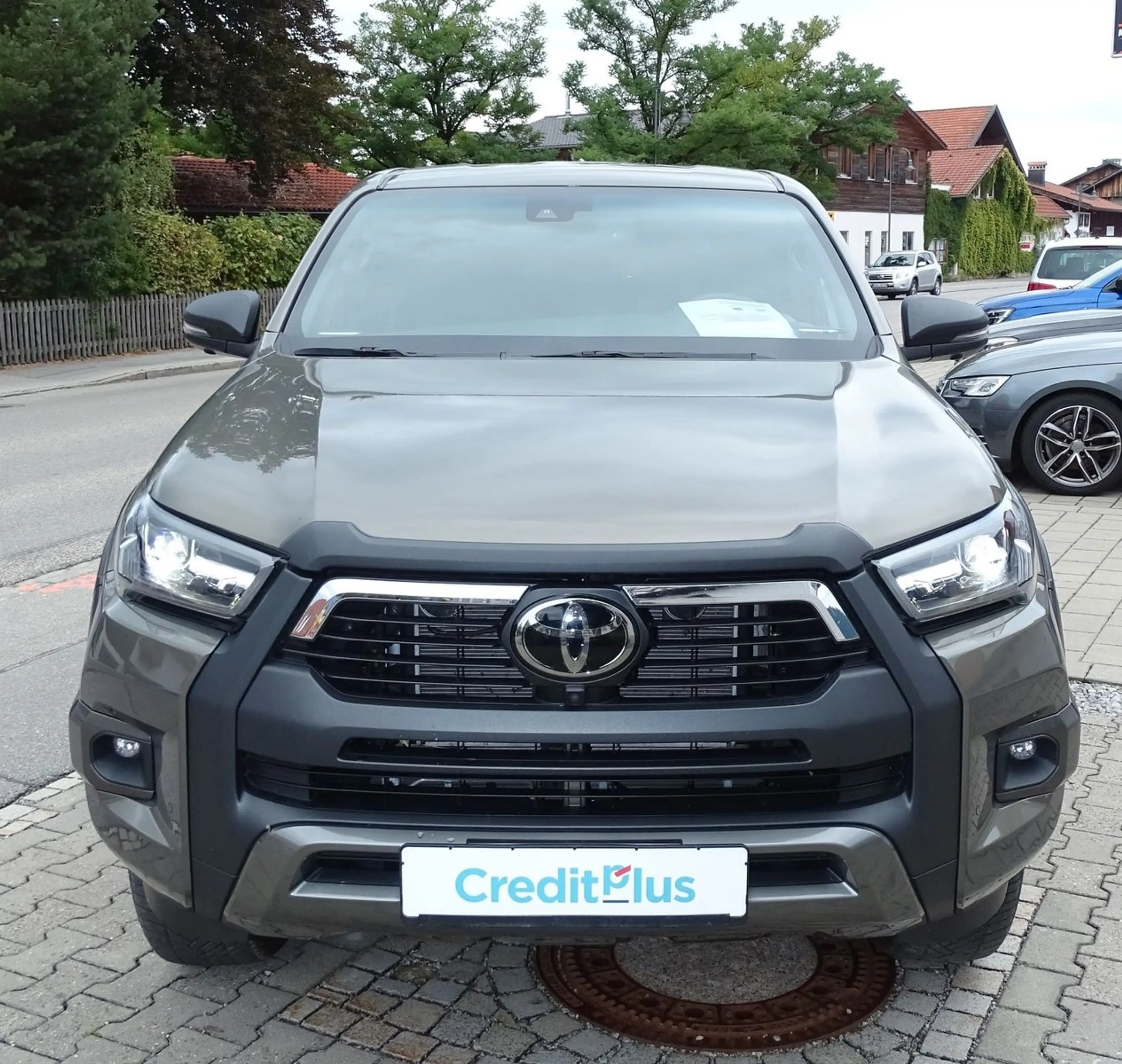 Toyota Hilux Double Cab Invincible 4x4 — photo 2