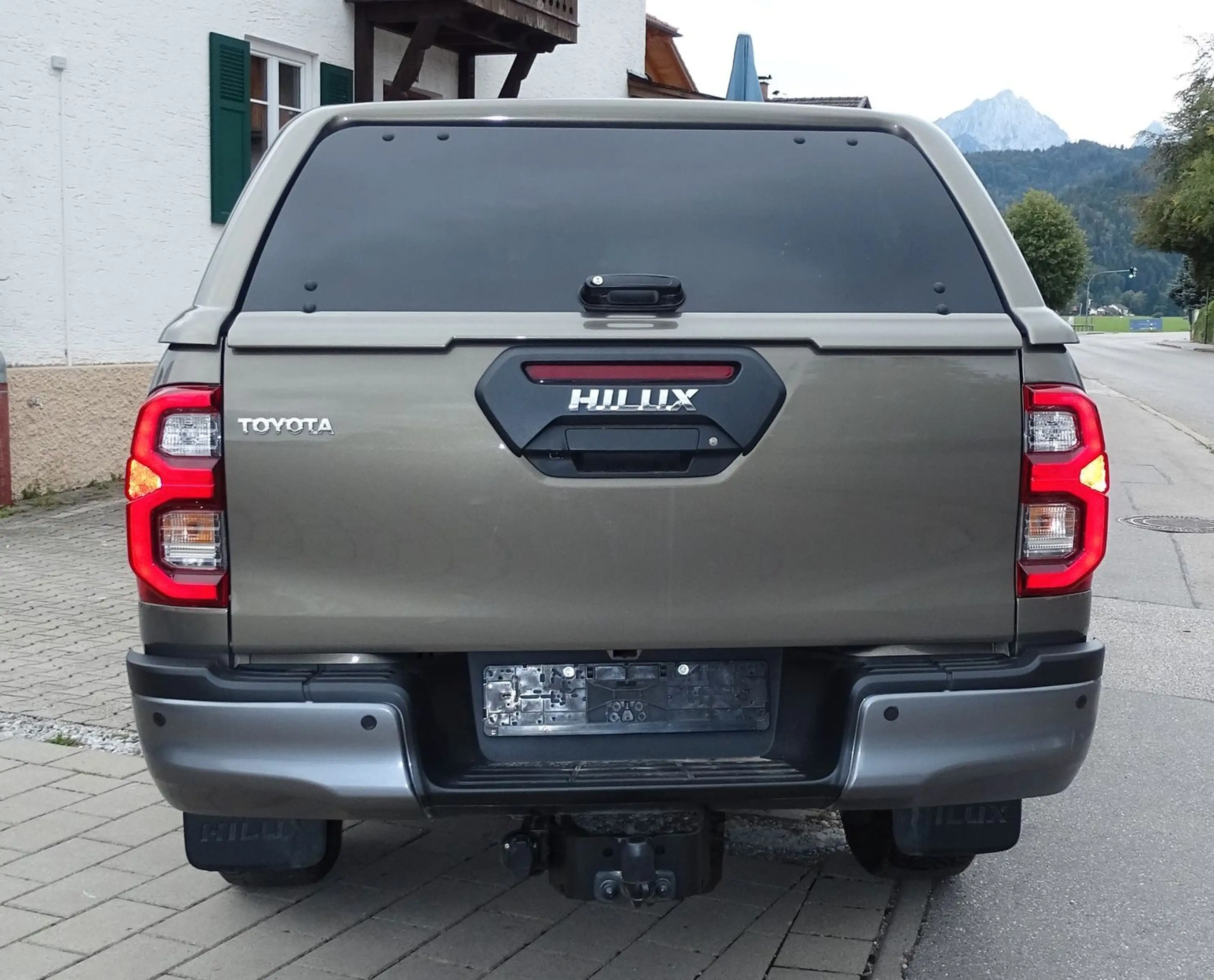 Toyota Hilux Double Cab Invincible 4x4 — photo 9