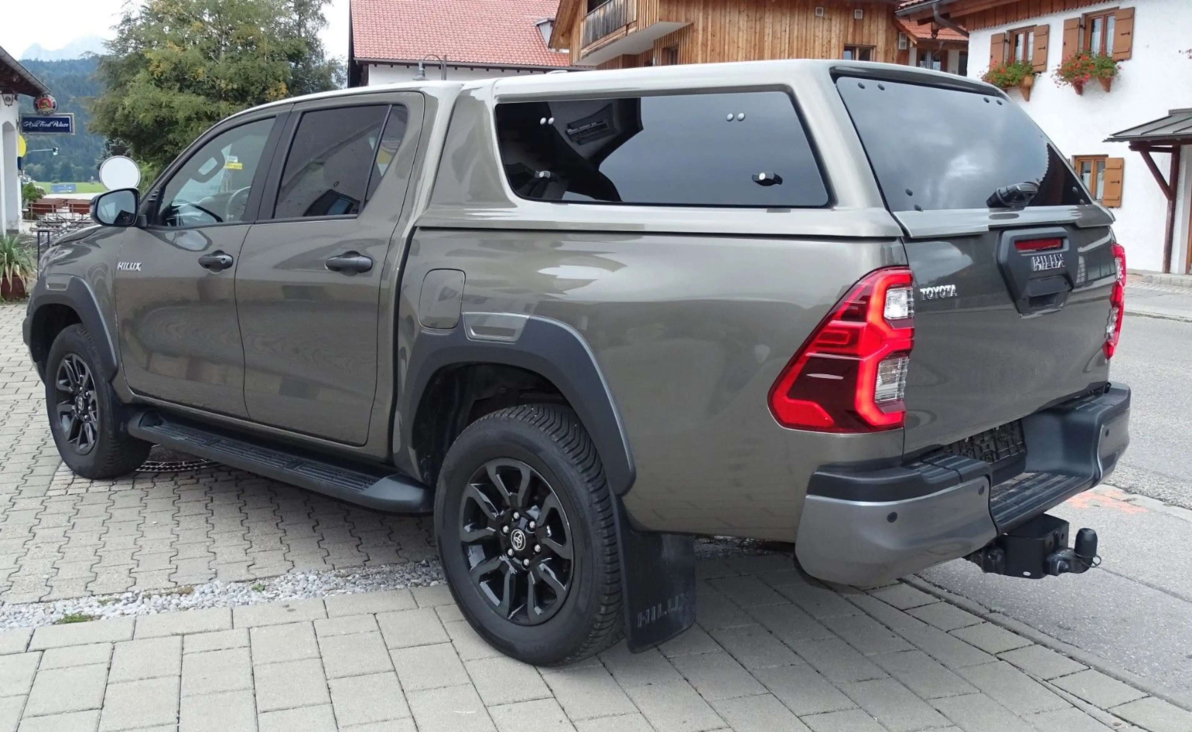 Toyota Hilux Double Cab Invincible 4x4 — photo 5
