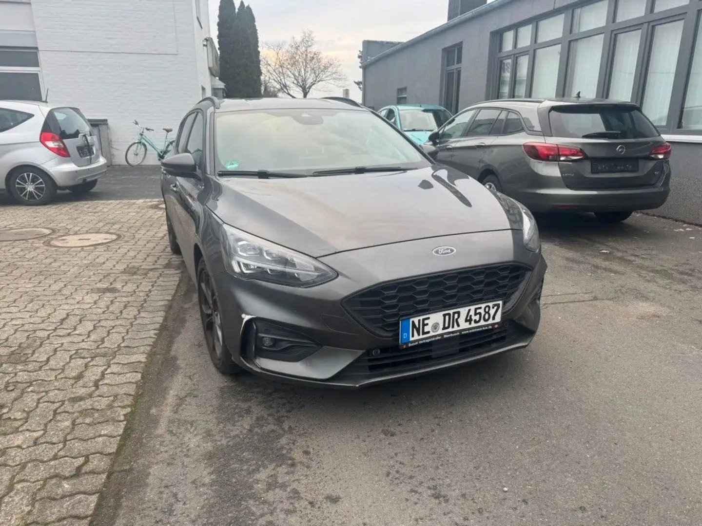 Ford Focus Turnier ST-Line Grau - 1
