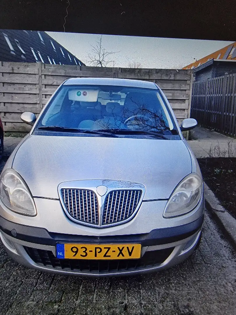 Lancia Ypsilon Ypsilon+1.2-16V+Argento Grijs - 1