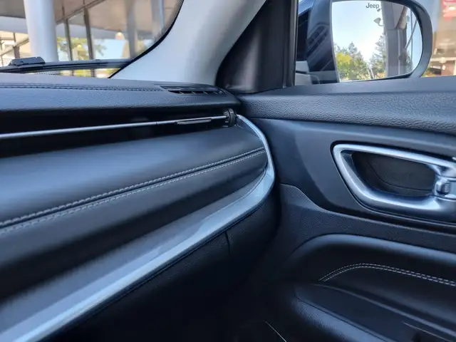 Jeep Compass view 27
