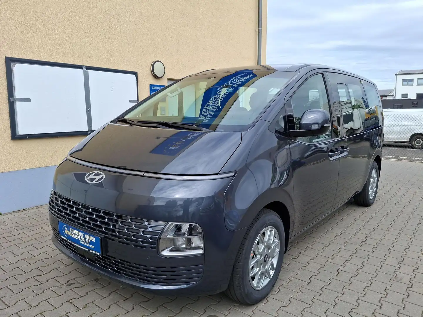 Hyundai STARIA Comfort 9 Sitzer Navi Kamera Sitzheizung LED 17... Grigio - 1