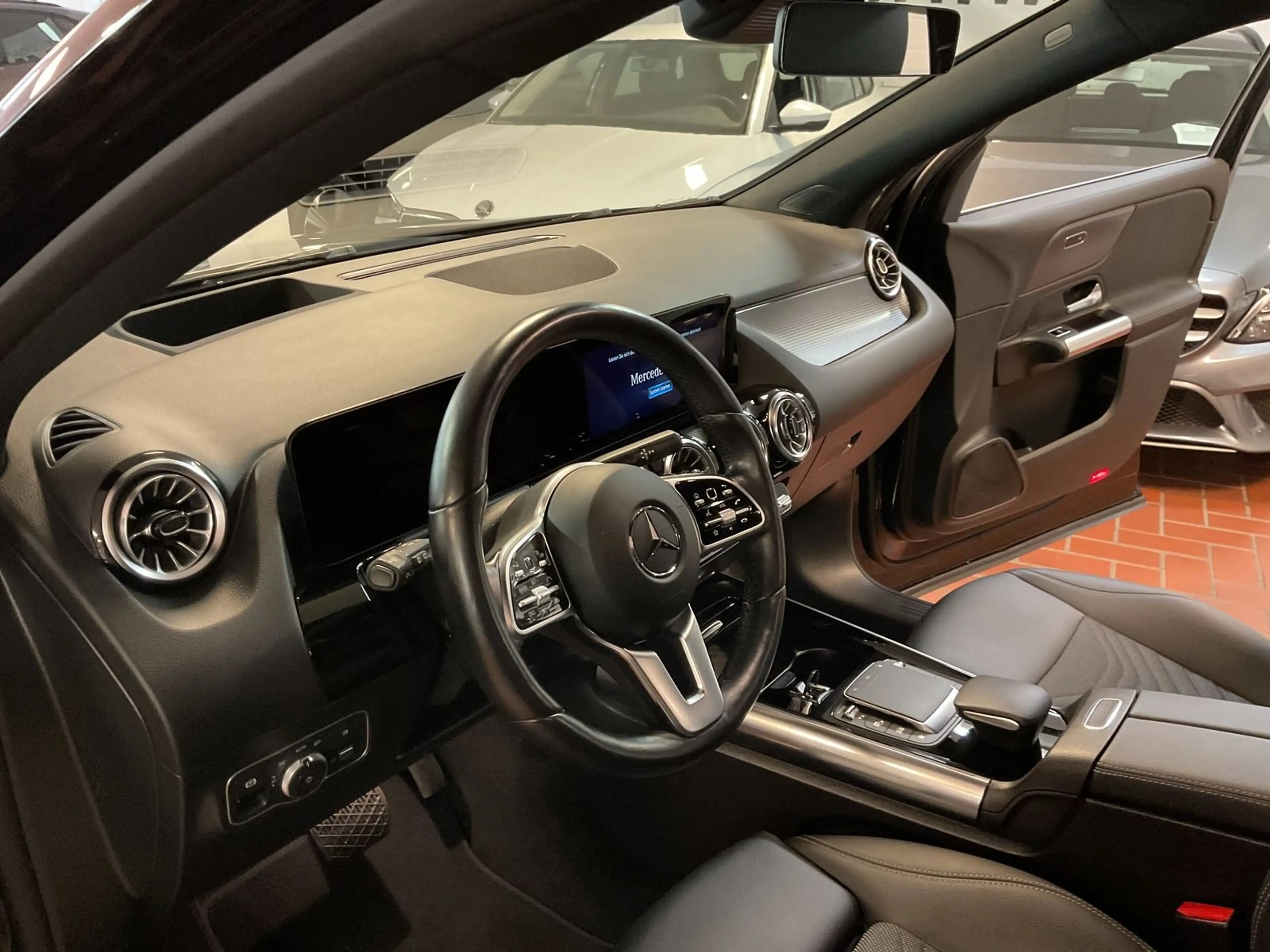 Mercedes-Benz EQA 250 Progressive Head UP,360 Kamera — photo 13