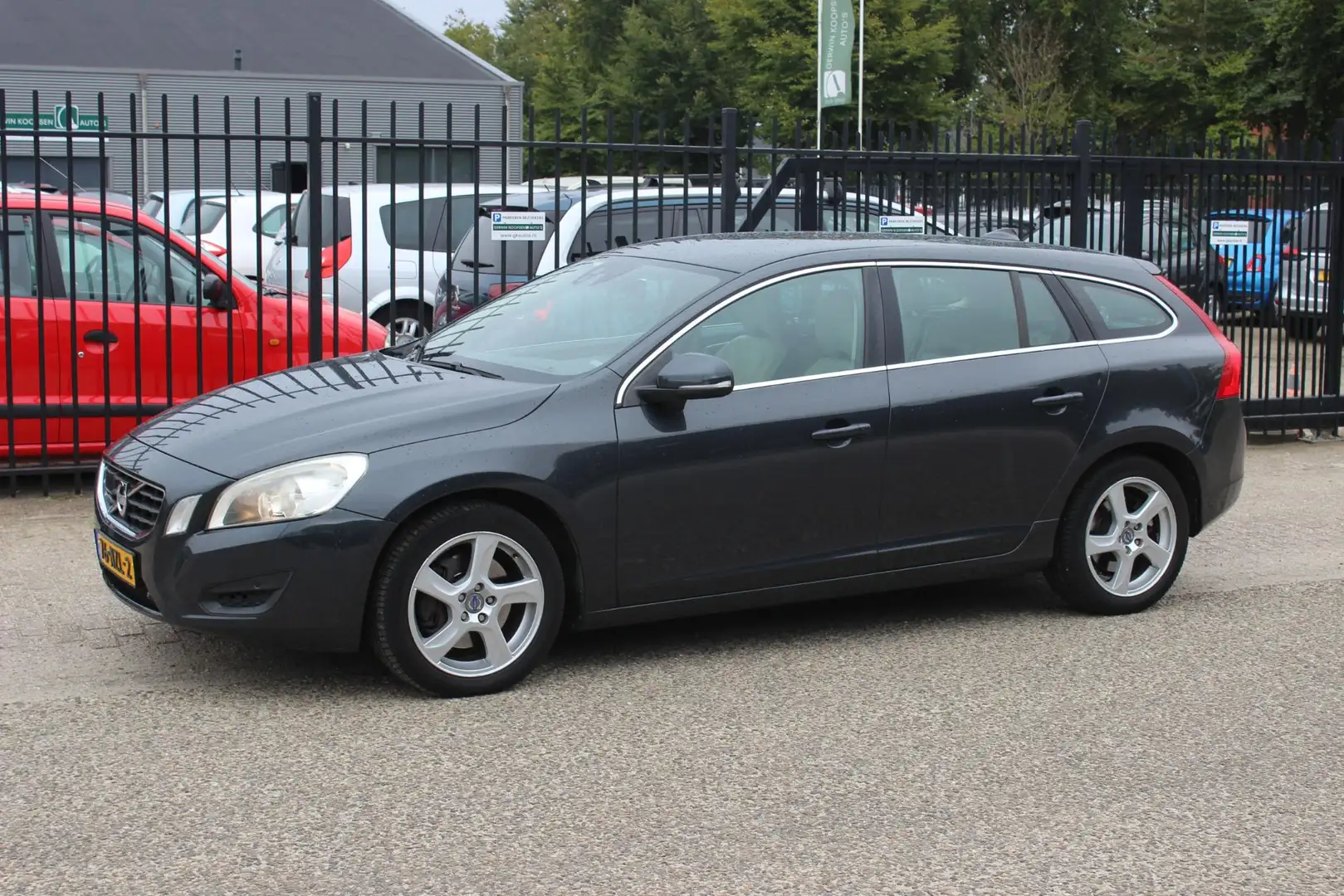 Volvo V60 2.0T Automaat, Leer, Navigatie! Gris - 1