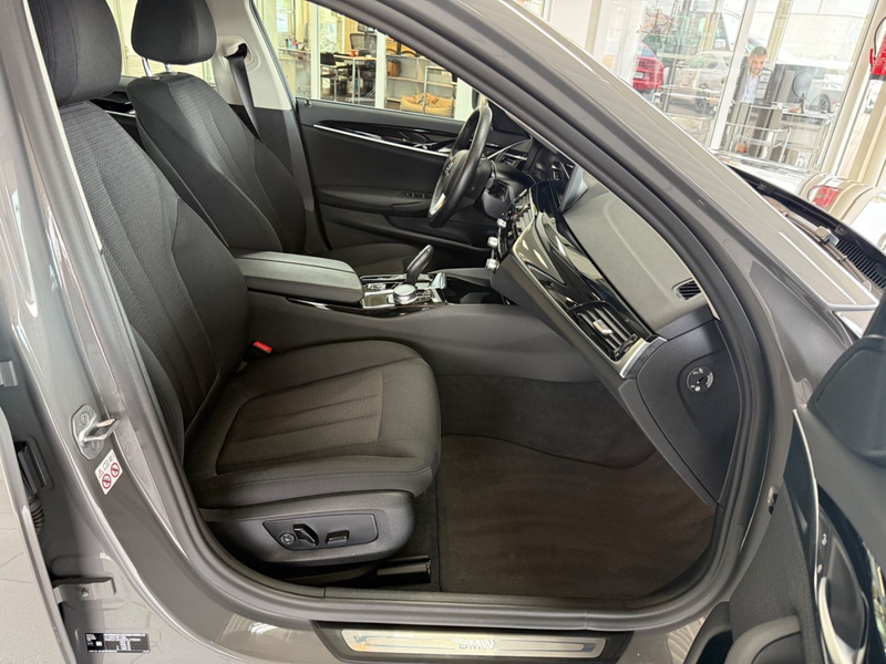 BMW 530 d Lim. xDrive AUT./LED/CAM/SHK/A.TEMPO — photo 6