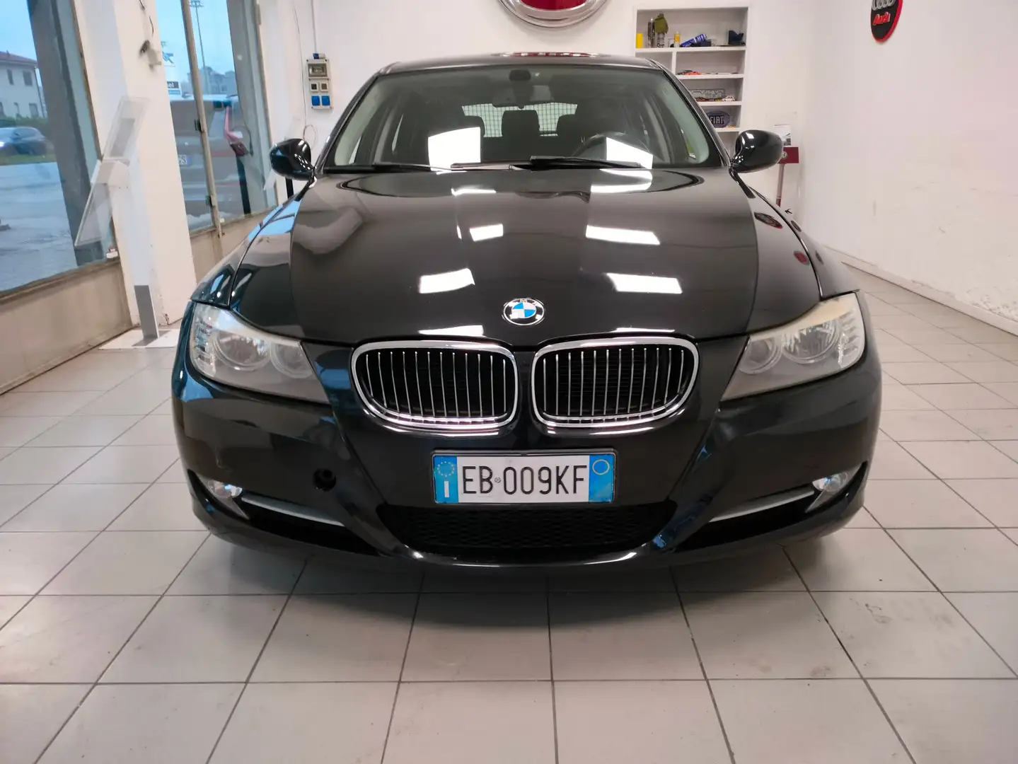 BMW 318 318d Touring 2.0 Attiva 143cv Noir - 2