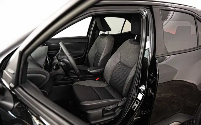 Toyota Yaris Cross view 8