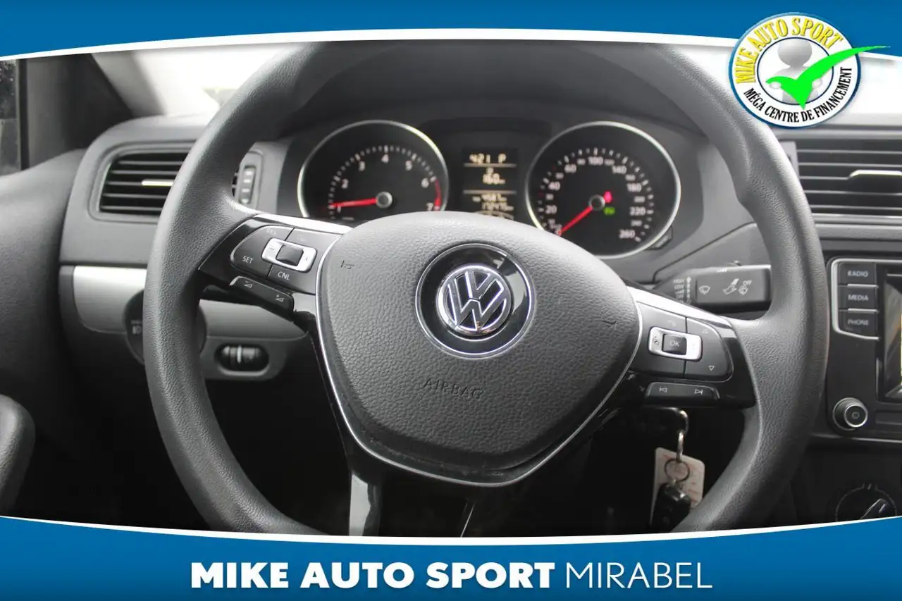 Volkswagen Jetta снимка Volkswagen Jetta
