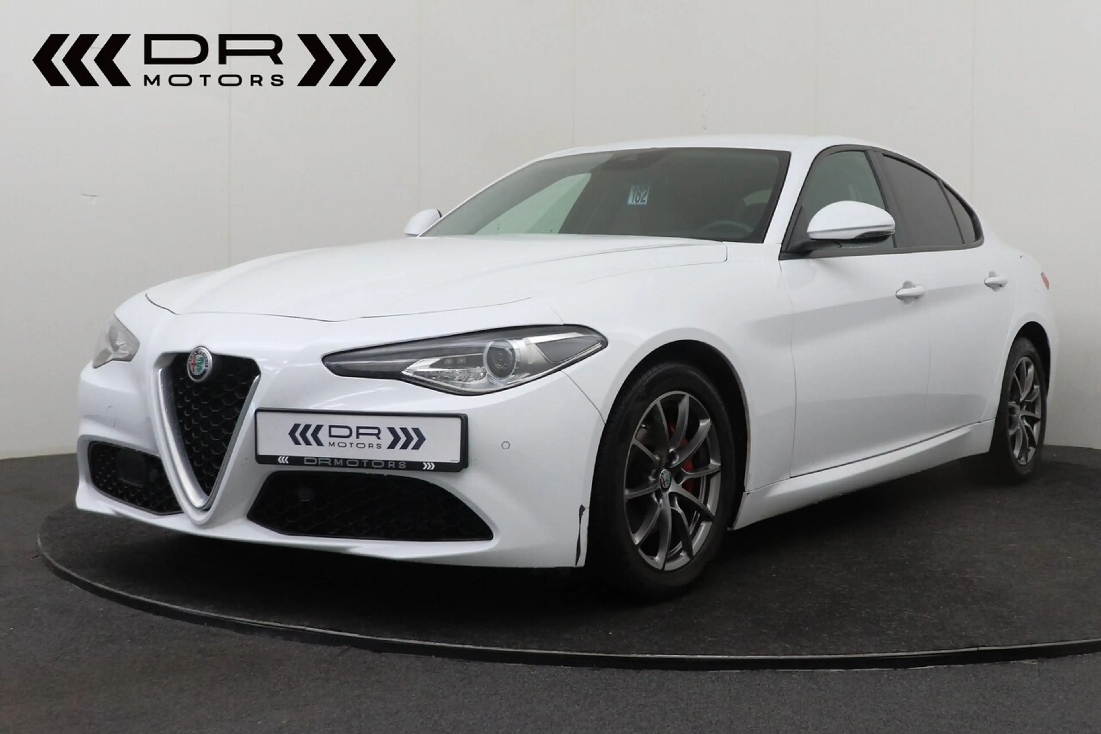 Alfa Romeo Giulia 2.2 JTD - AUTOMAAT - LEDER - GPS - TOPSTAAT