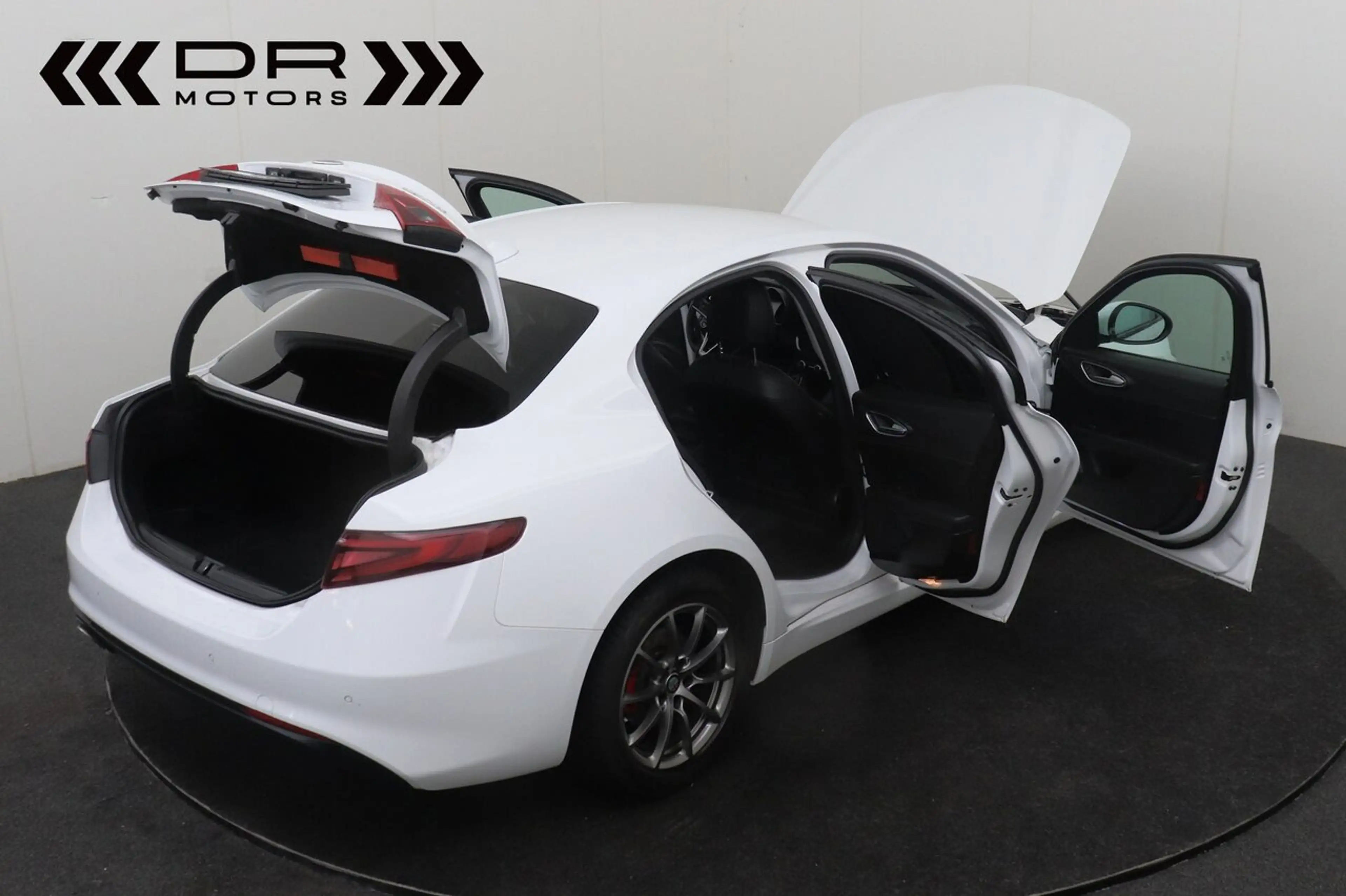 Alfa Romeo Giulia 2.2 JTD - AUTOMAAT - LEDER - GPS - TOPSTAAT — photo 4