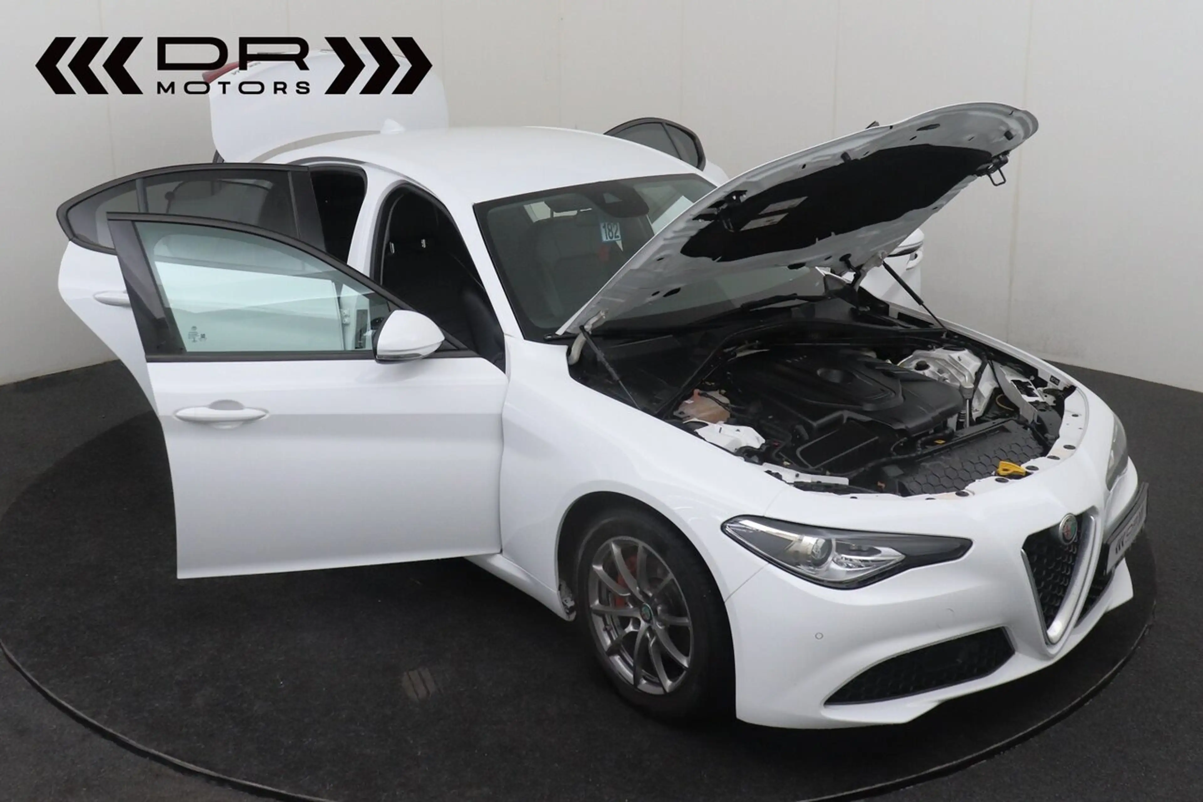Alfa Romeo Giulia 2.2 JTD - AUTOMAAT - LEDER - GPS - TOPSTAAT — photo 6