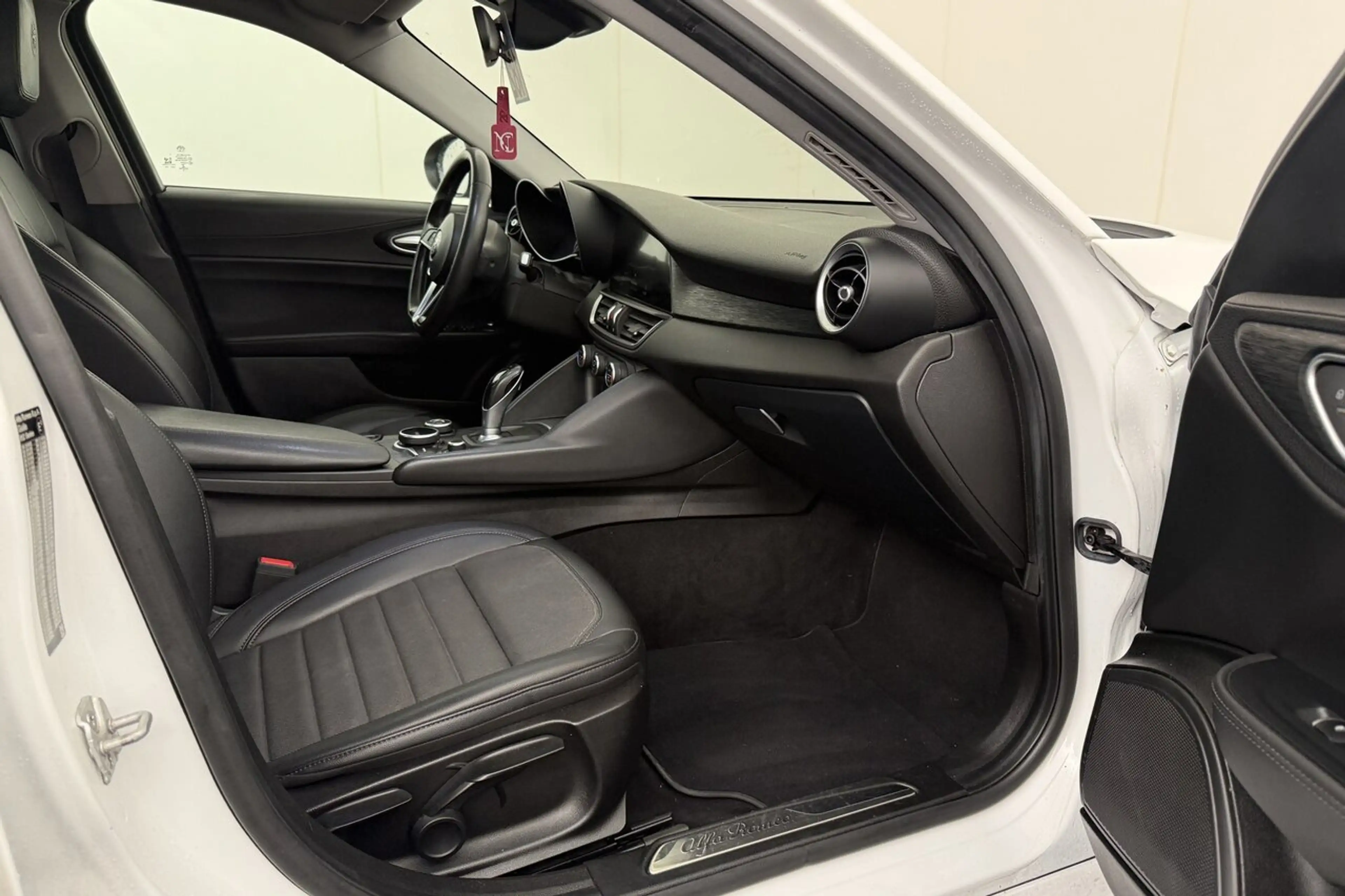 Alfa Romeo Giulia 2.2 JTD - AUTOMAAT - LEDER - GPS - TOPSTAAT — photo 13