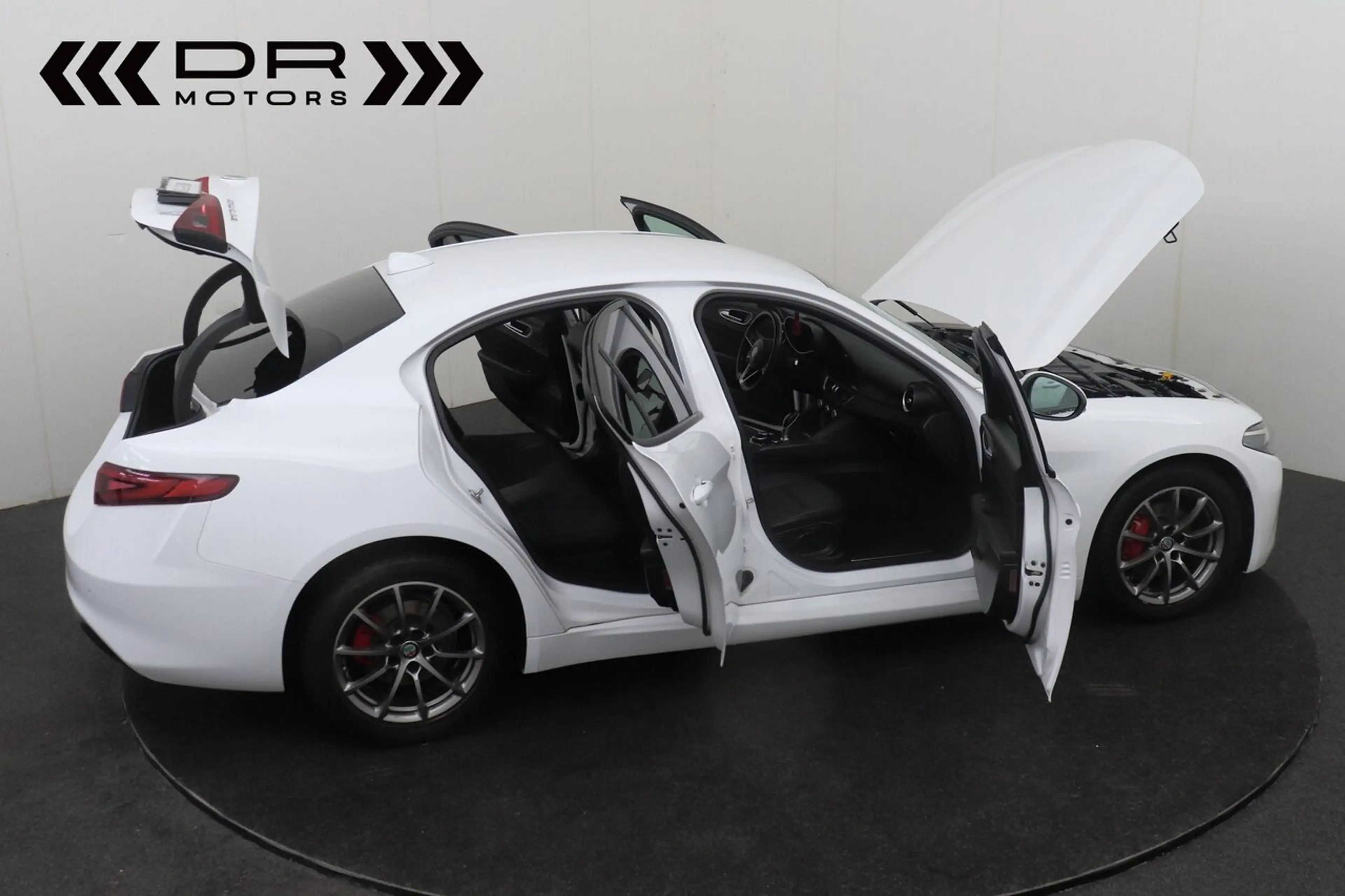 Alfa Romeo Giulia 2.2 JTD - AUTOMAAT - LEDER - GPS - TOPSTAAT — photo 9