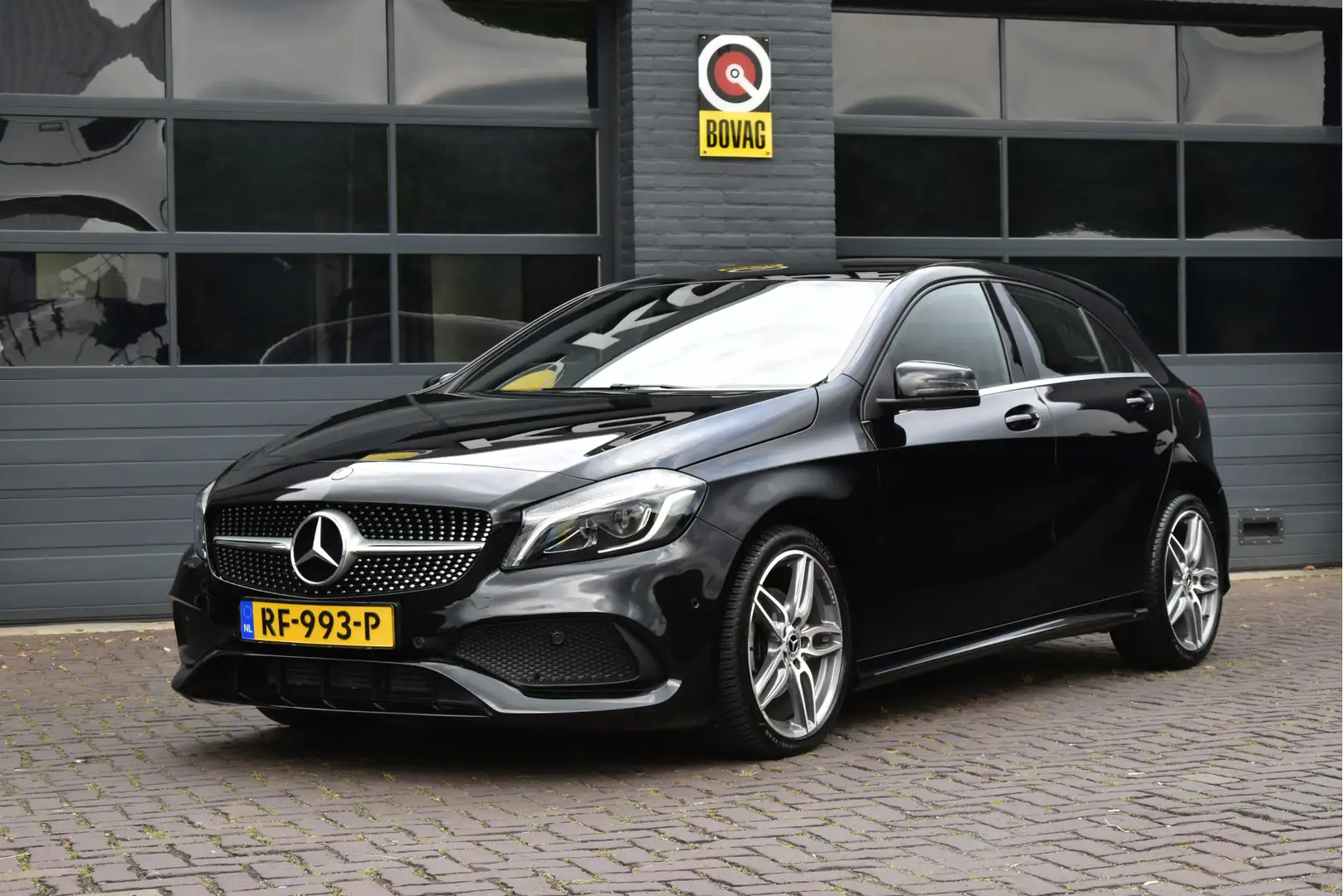 Mercedes-Benz A 180 Business Solution AMG Upgrade Edition Zwart - 2