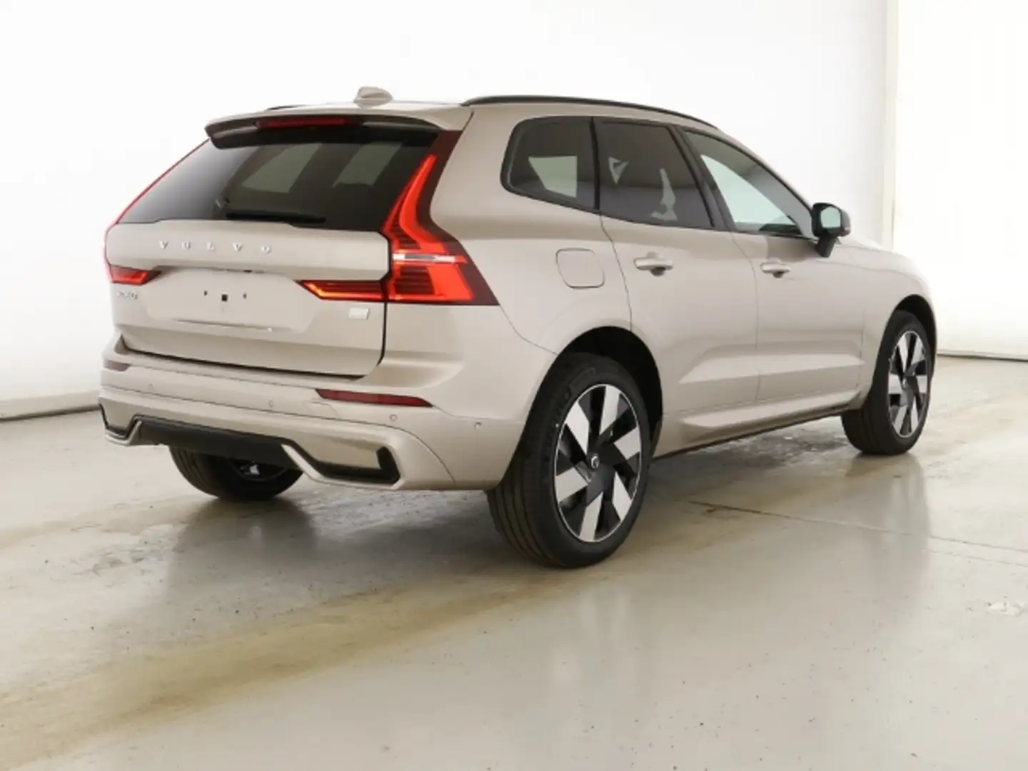Volvo XC60 Plus Dark Recharge T8 20''LM 360kam Harman Lenkrad Beige - 2