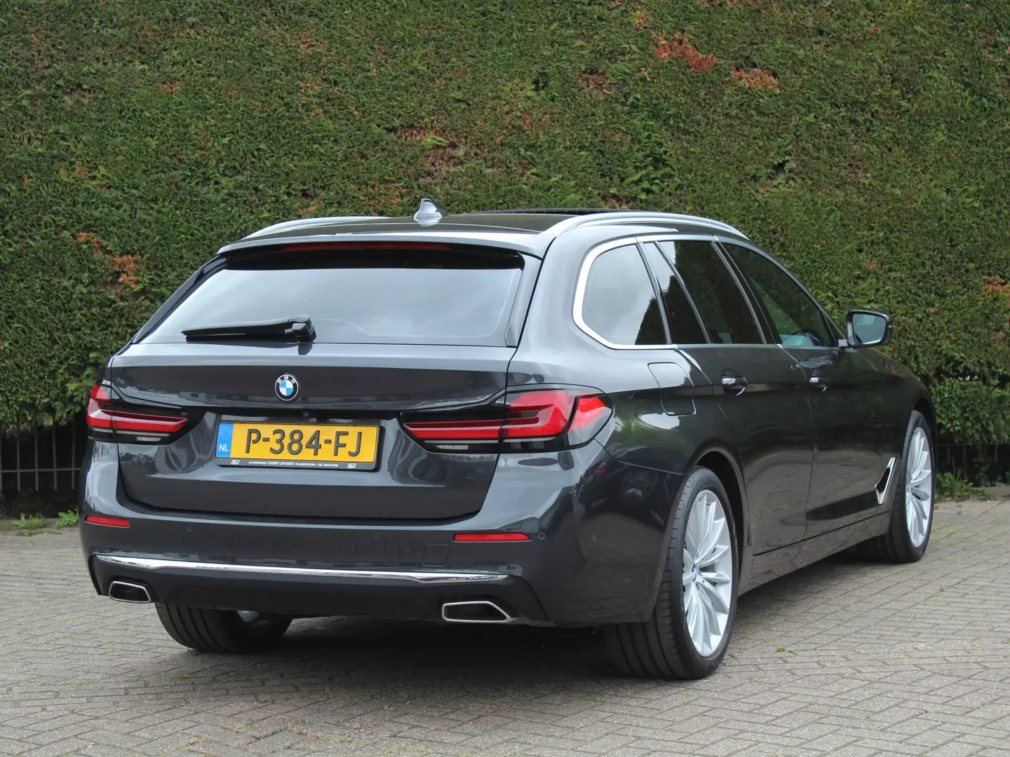 BMW 520 5-serie Touring 520i Business Edition Plus | BTW a Grijs - 2
