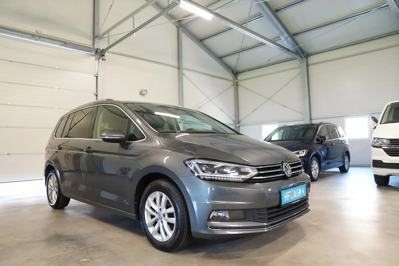Volkswagen Touran Highline 1,6 TDI DSG 7 Sitze PANO NAVI MATRIX LED Grijs - 1