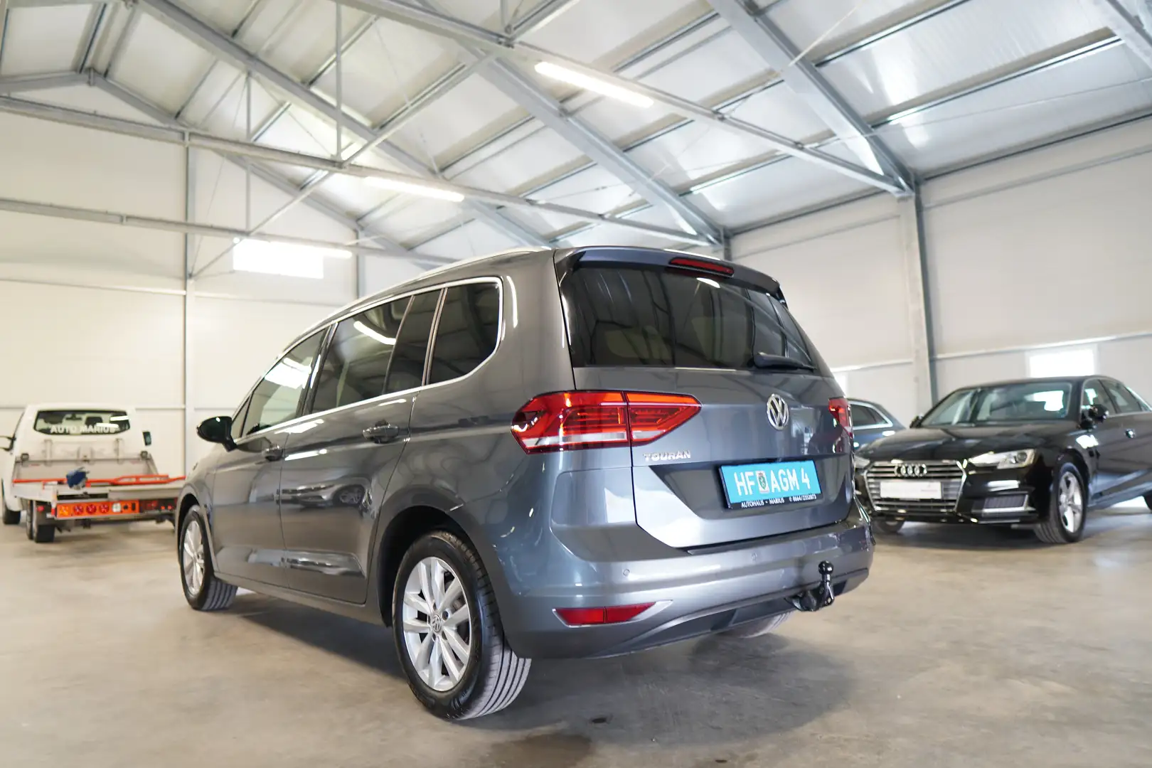 Volkswagen Touran Highline 1,6 TDI DSG 7 Sitze PANO NAVI MATRIX LED Grijs - 2