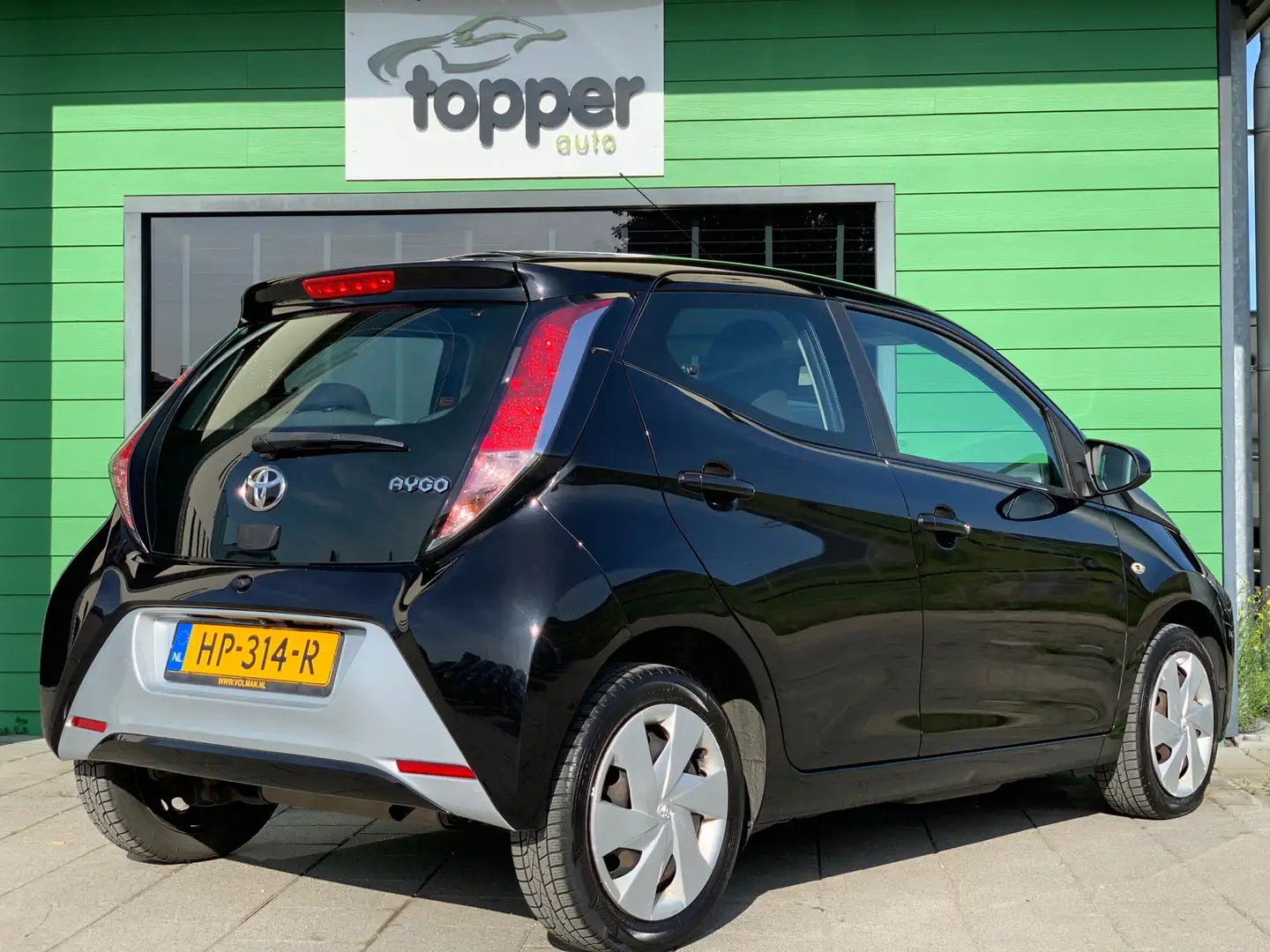 Toyota Aygo 1.0 VVT-i x-play | Navigatie | Camera | CruiseCont Zwart - 2