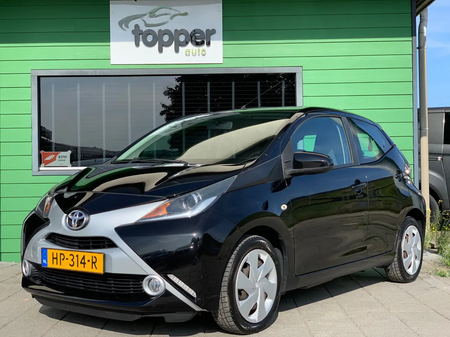 Toyota Aygo 1.0 VVT-i x-play | Navigatie | Camera | CruiseCont Zwart - 1