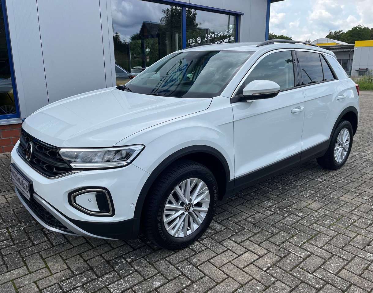 Volkswagen T-Roc 2025 — Life 1.0 TSI Sitzhzg App Connect Park Assist