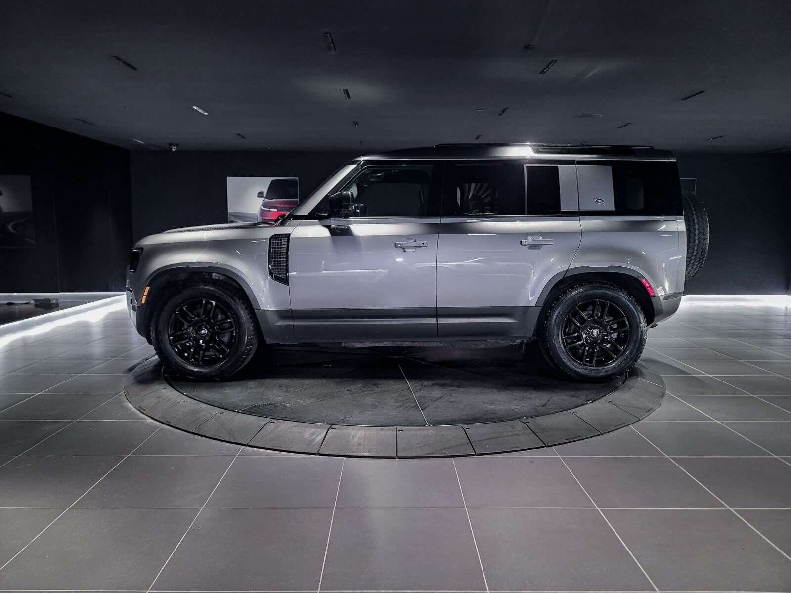 2024 Land Rover Defender S | BC Vehicle | No Claims | Sunroof | Navigation thumb 8